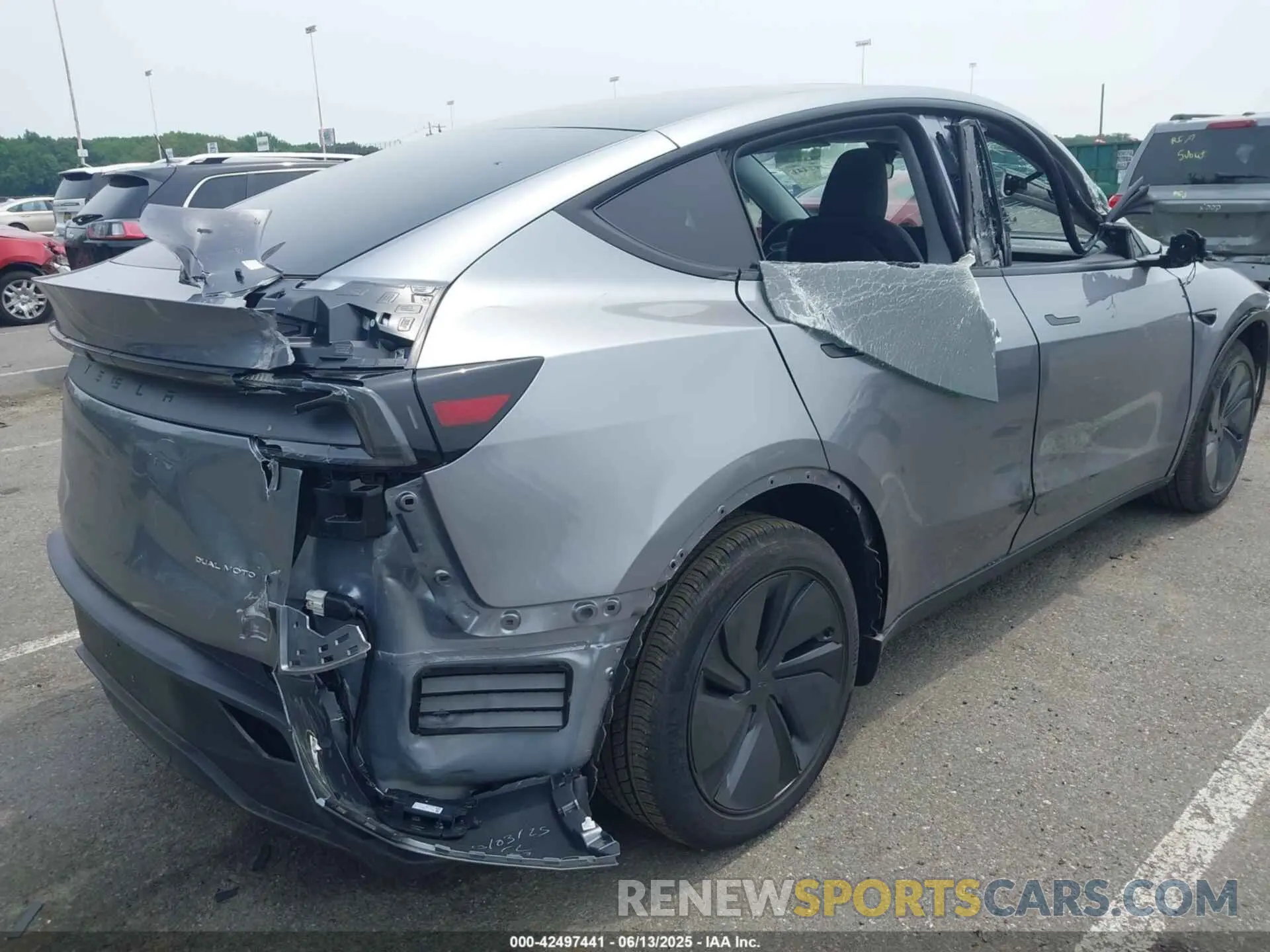 4 Photograph of a damaged car 7SAYGDEE3TF333957 TESLA MODEL Y 2026