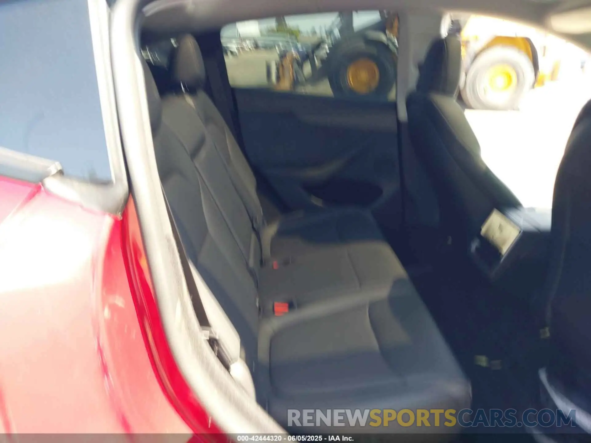 8 Photograph of a damaged car 7SAYGDEE5TF329828 TESLA MODEL Y 2026