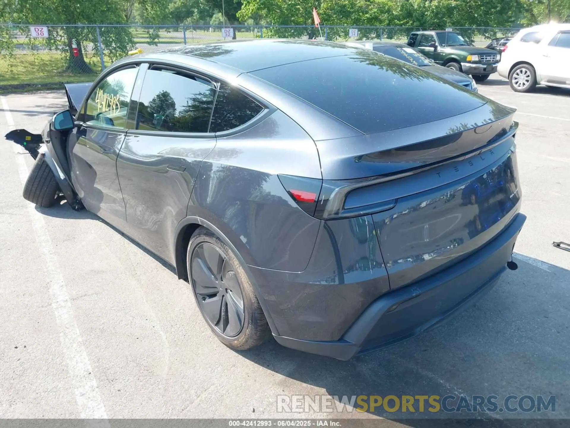 3 Photograph of a damaged car 7SAYGDEE6TF358741 TESLA MODEL Y 2026