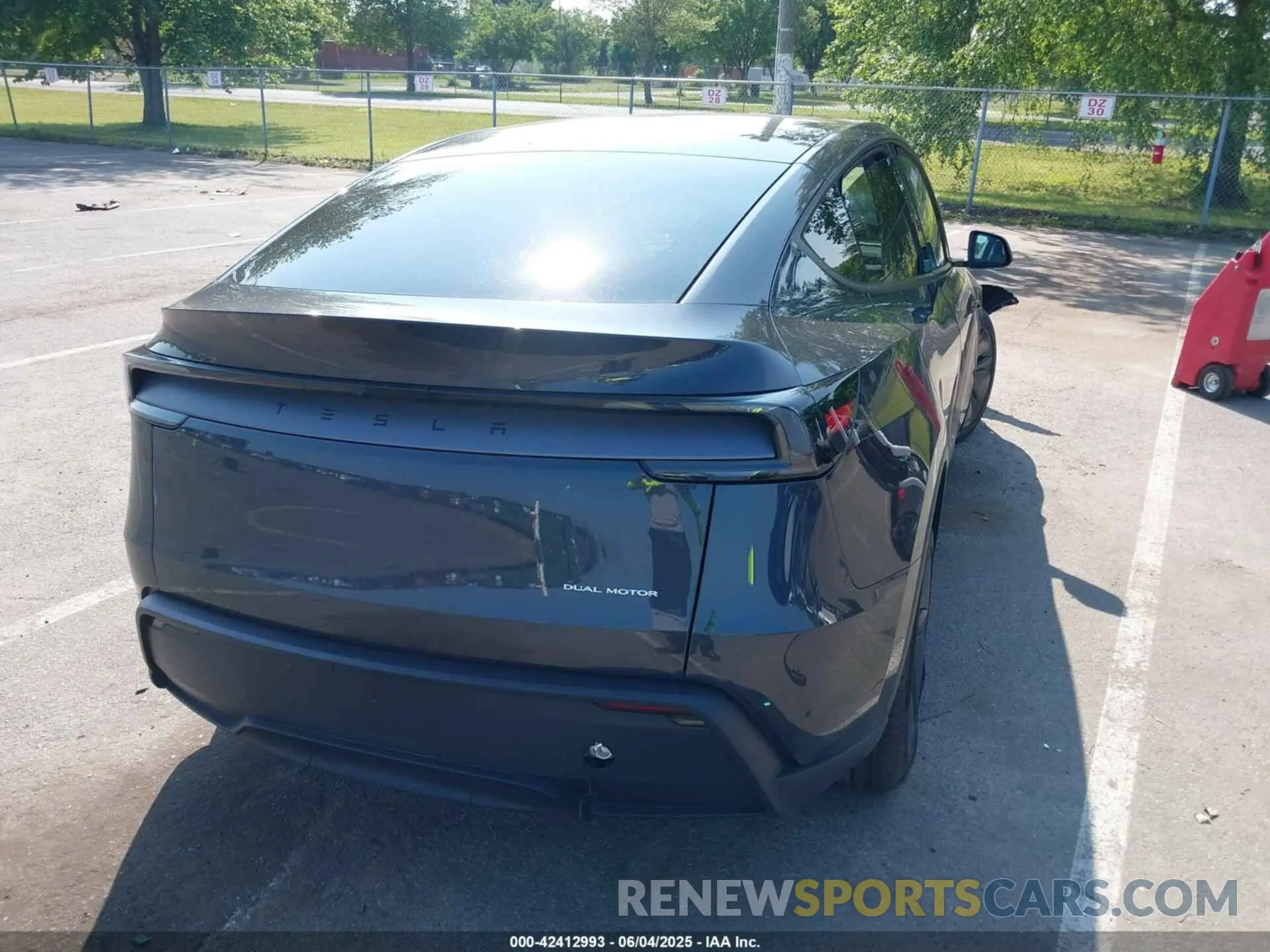 4 Photograph of a damaged car 7SAYGDEE6TF358741 TESLA MODEL Y 2026