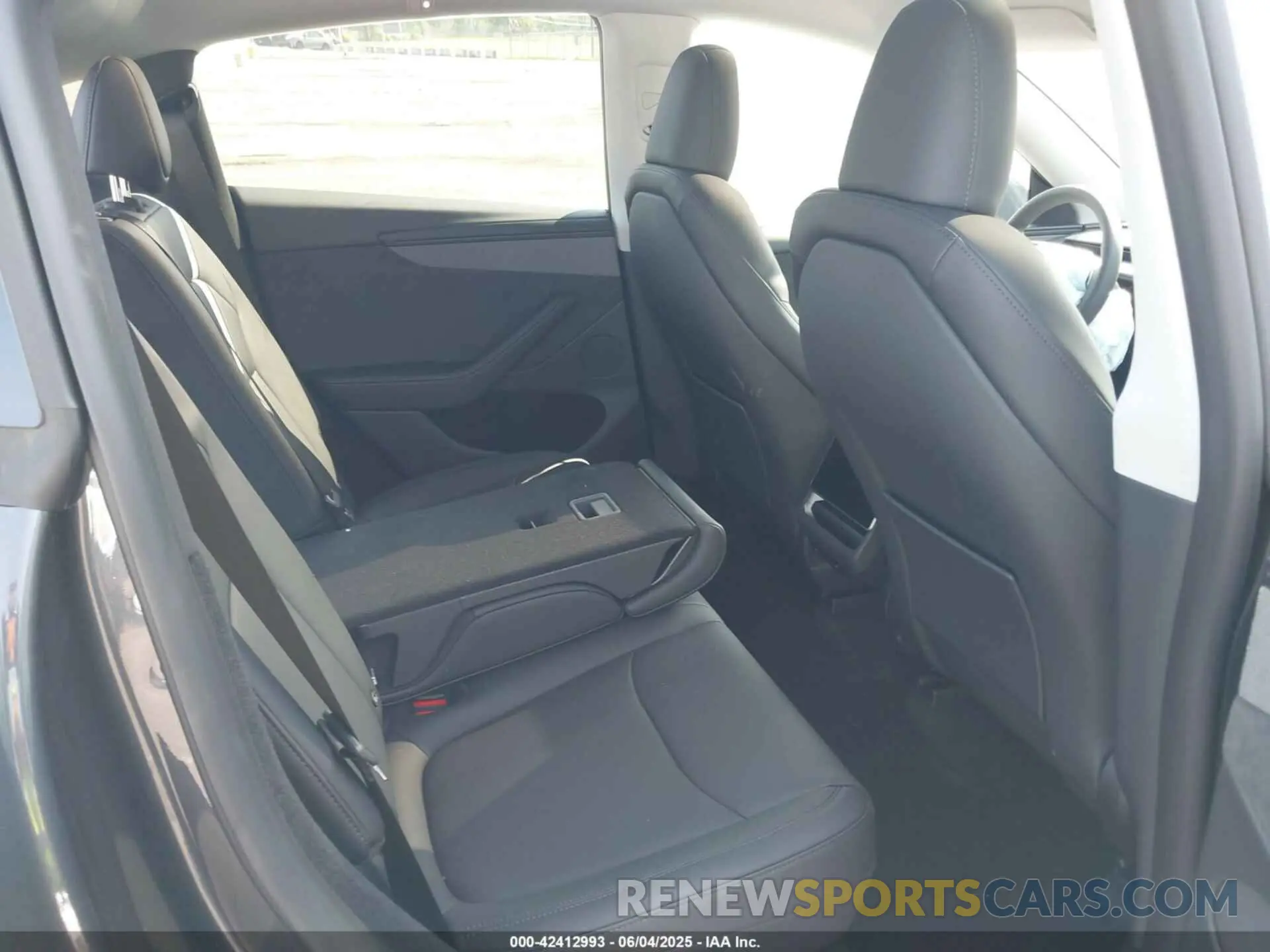 8 Photograph of a damaged car 7SAYGDEE6TF358741 TESLA MODEL Y 2026