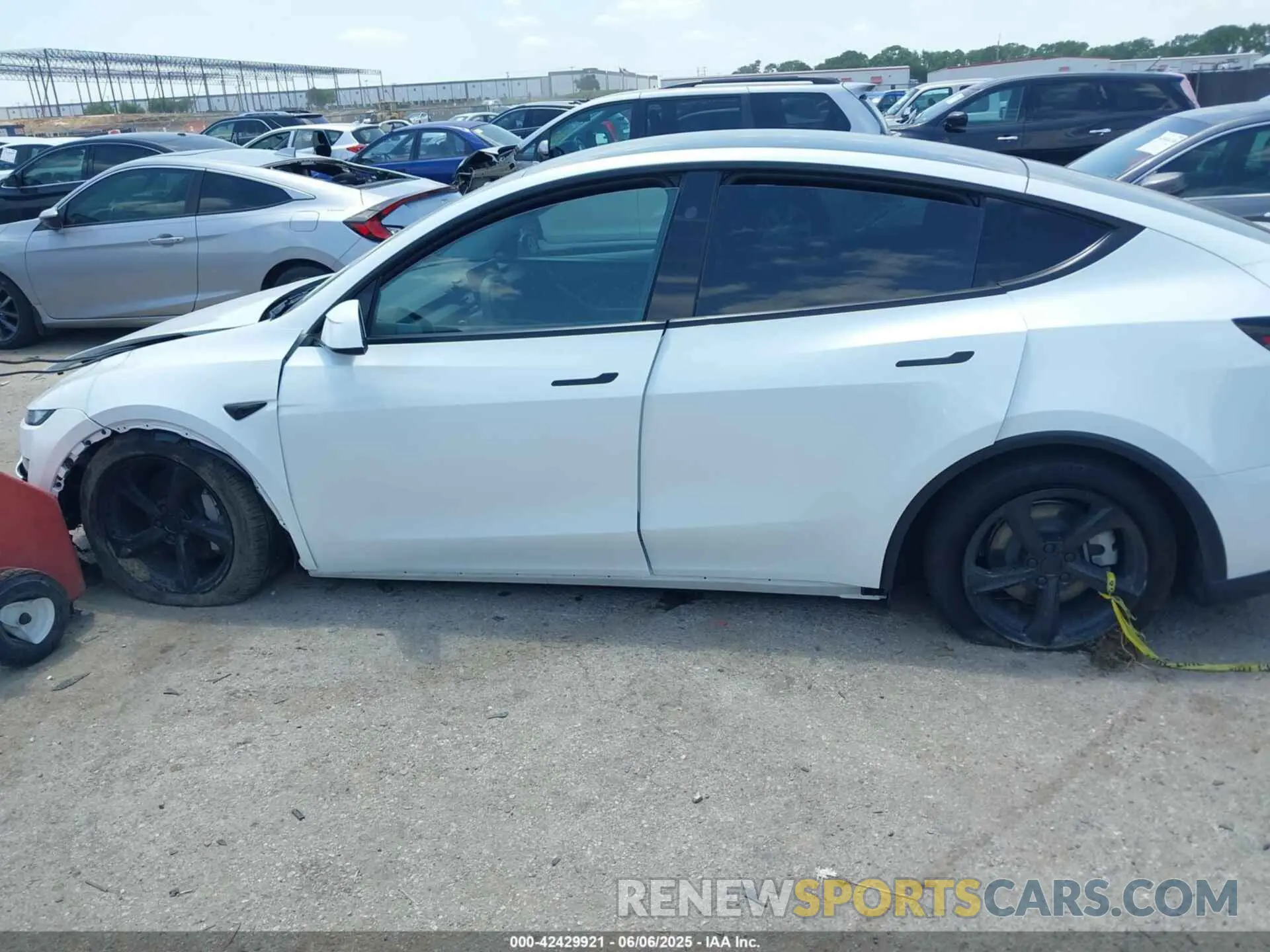 14 Photograph of a damaged car 7SAYGDEE7TA393981 TESLA MODEL Y 2026