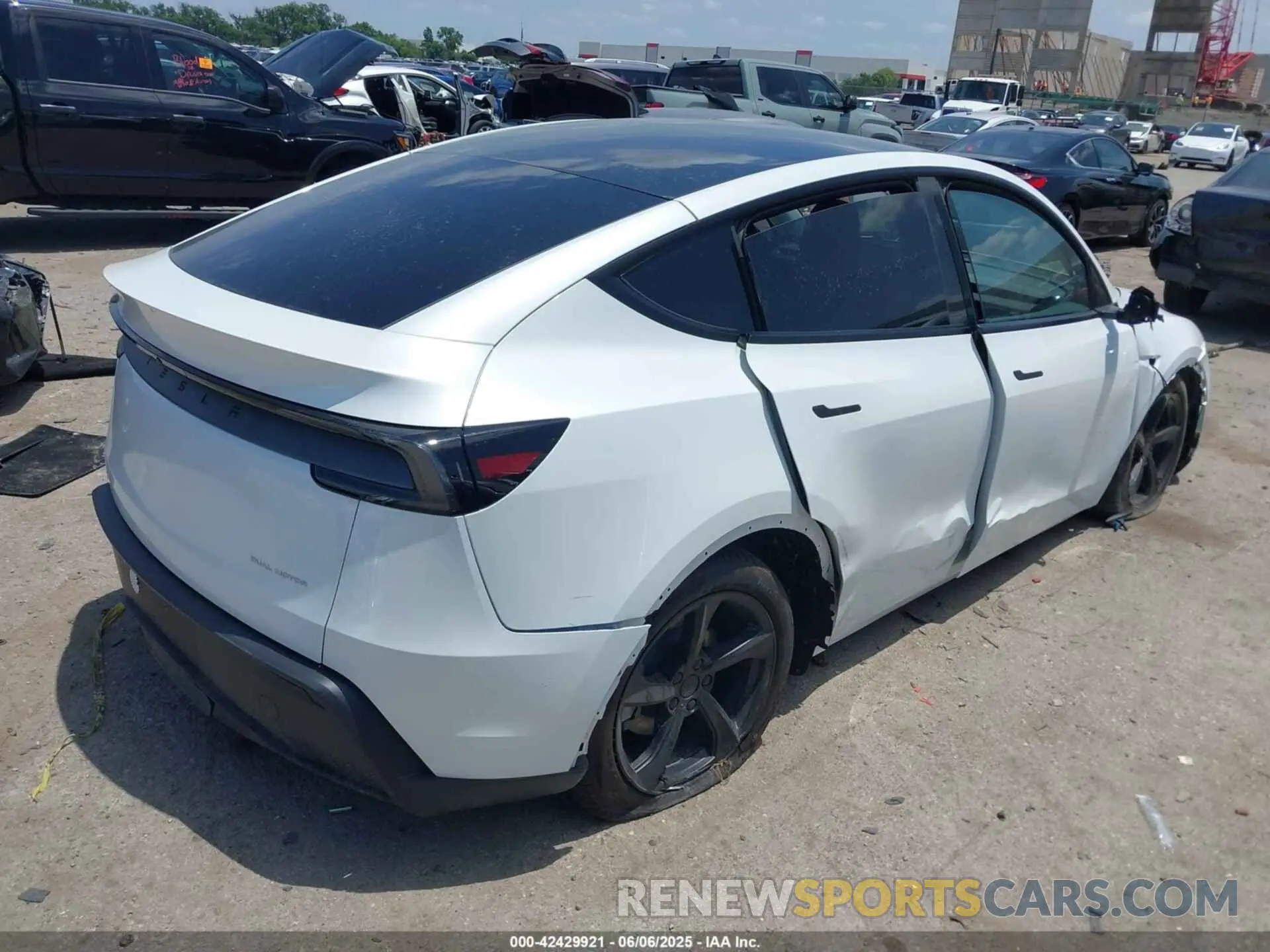 4 Photograph of a damaged car 7SAYGDEE7TA393981 TESLA MODEL Y 2026