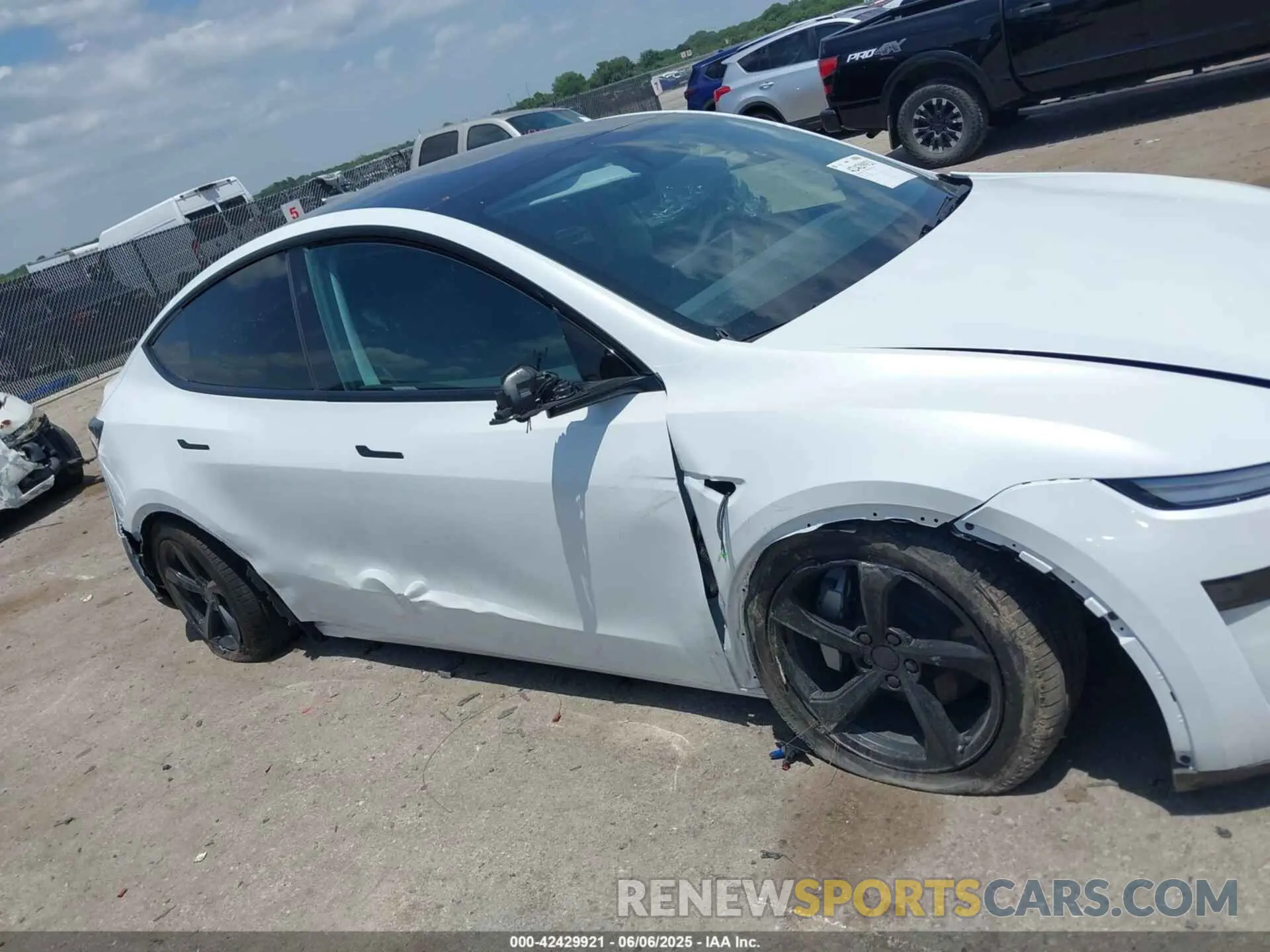 6 Photograph of a damaged car 7SAYGDEE7TA393981 TESLA MODEL Y 2026
