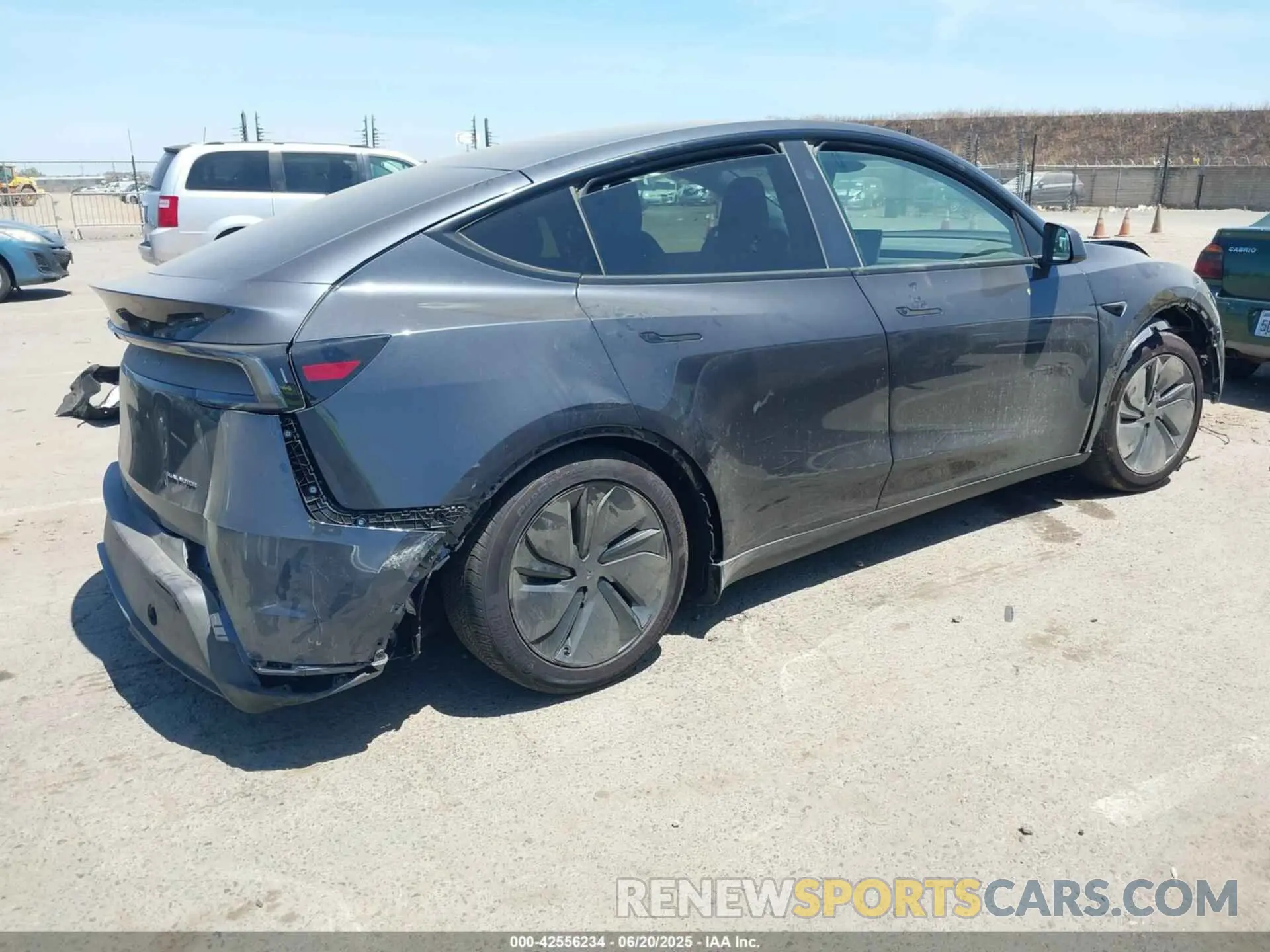 4 Photograph of a damaged car 7SAYGDEE7TF334089 TESLA MODEL Y 2026