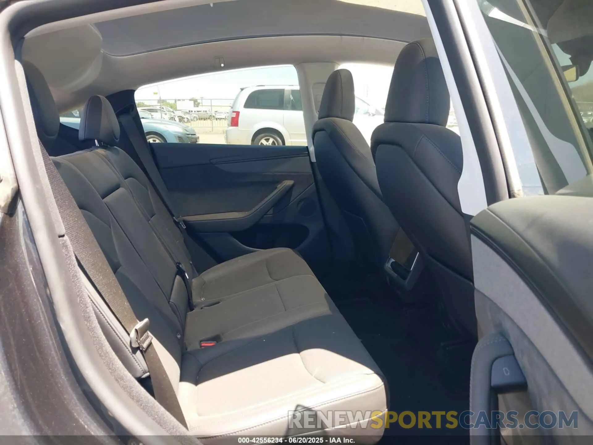 8 Photograph of a damaged car 7SAYGDEE7TF334089 TESLA MODEL Y 2026