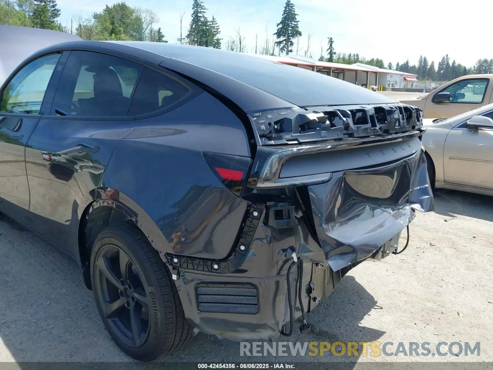 16 Photograph of a damaged car 7SAYGDEE7TF344315 TESLA MODEL Y 2026