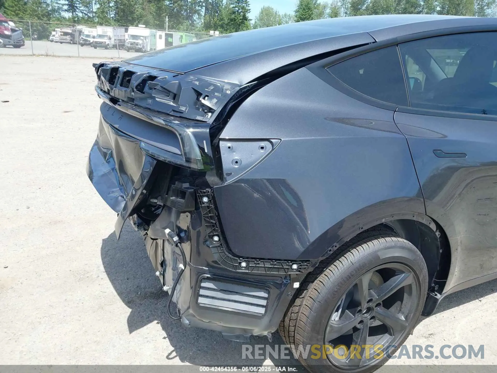 17 Photograph of a damaged car 7SAYGDEE7TF344315 TESLA MODEL Y 2026