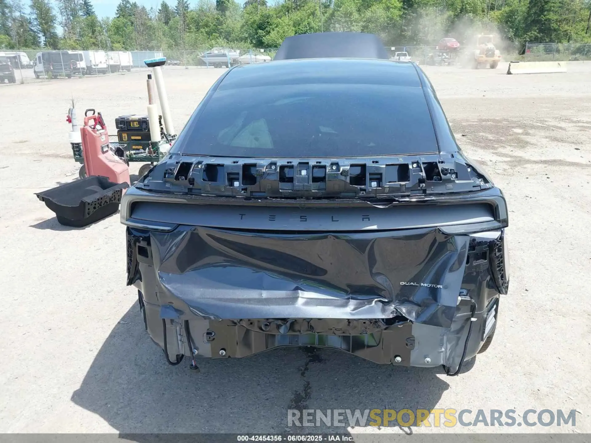 18 Photograph of a damaged car 7SAYGDEE7TF344315 TESLA MODEL Y 2026