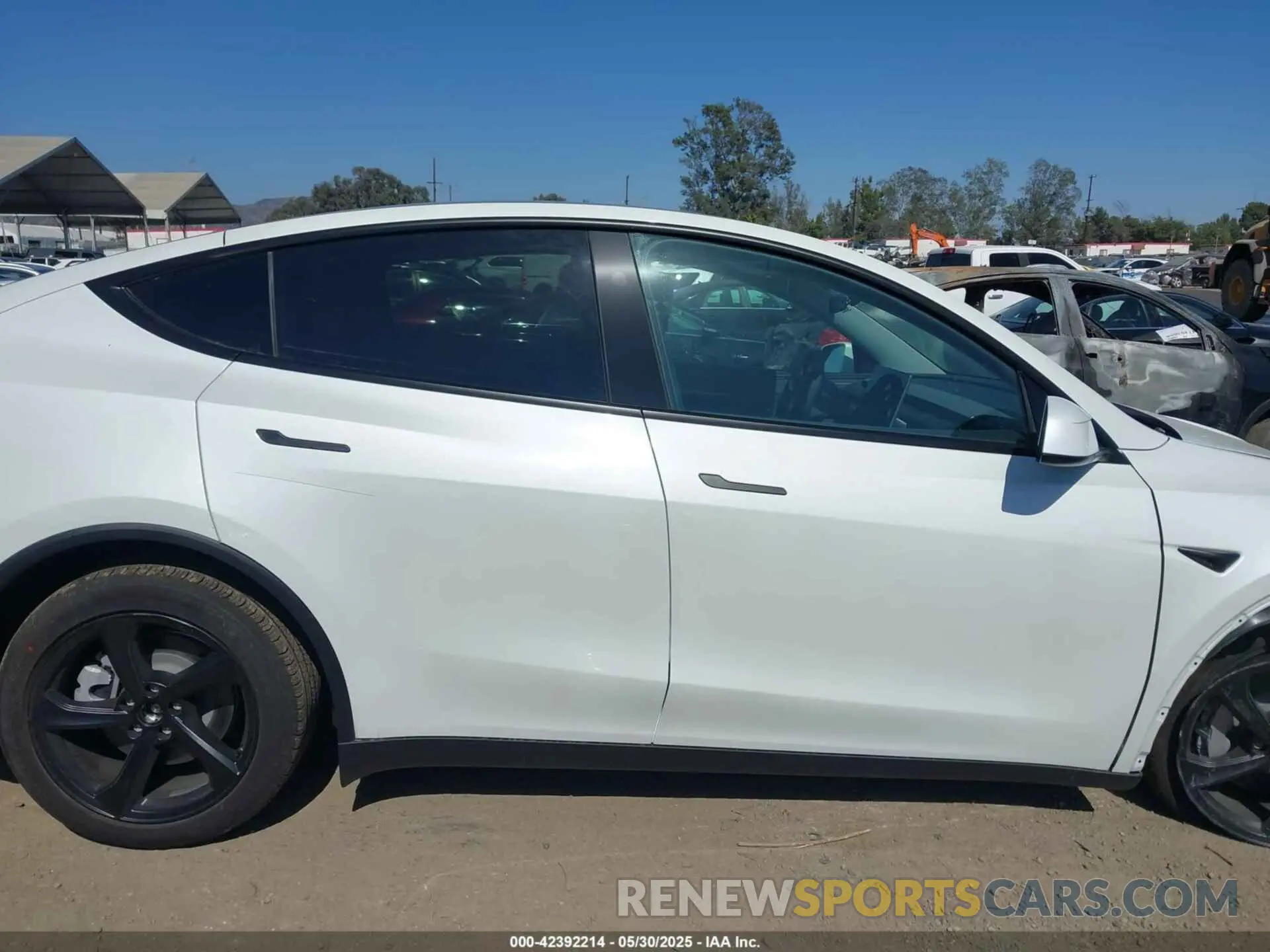 13 Photograph of a damaged car 7SAYGDEE8TF347983 TESLA MODEL Y 2026