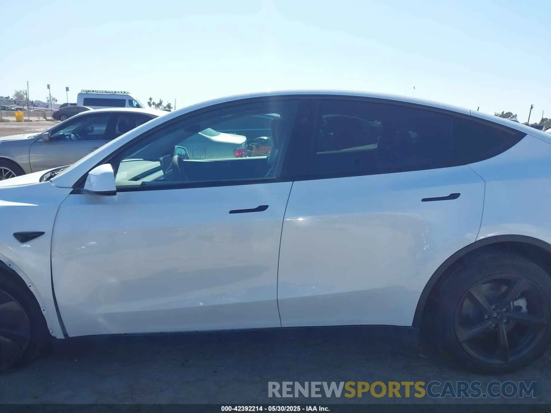 14 Photograph of a damaged car 7SAYGDEE8TF347983 TESLA MODEL Y 2026