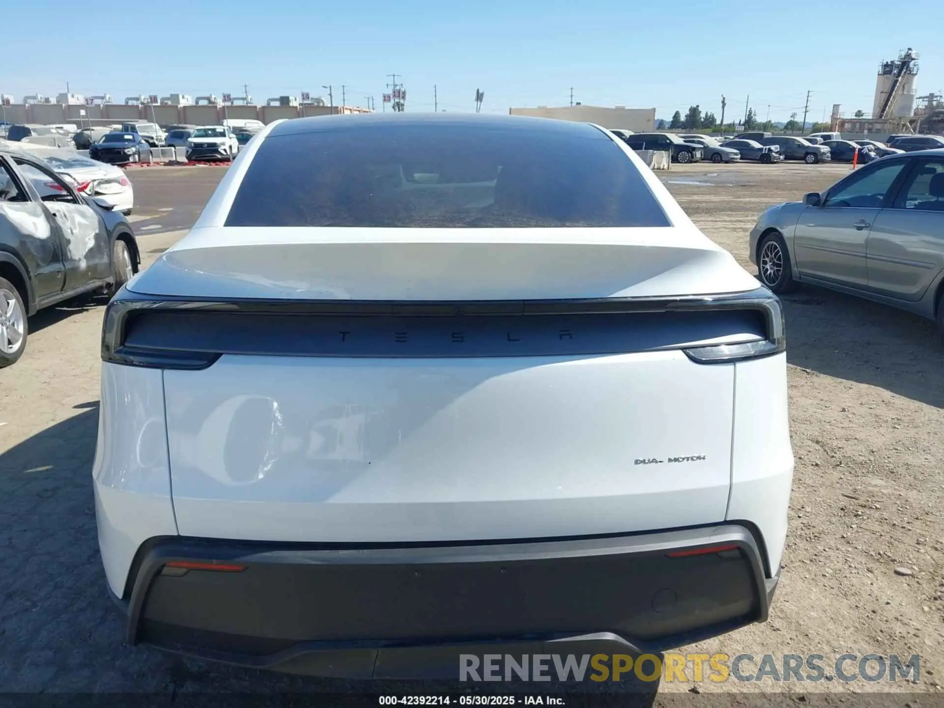 16 Photograph of a damaged car 7SAYGDEE8TF347983 TESLA MODEL Y 2026