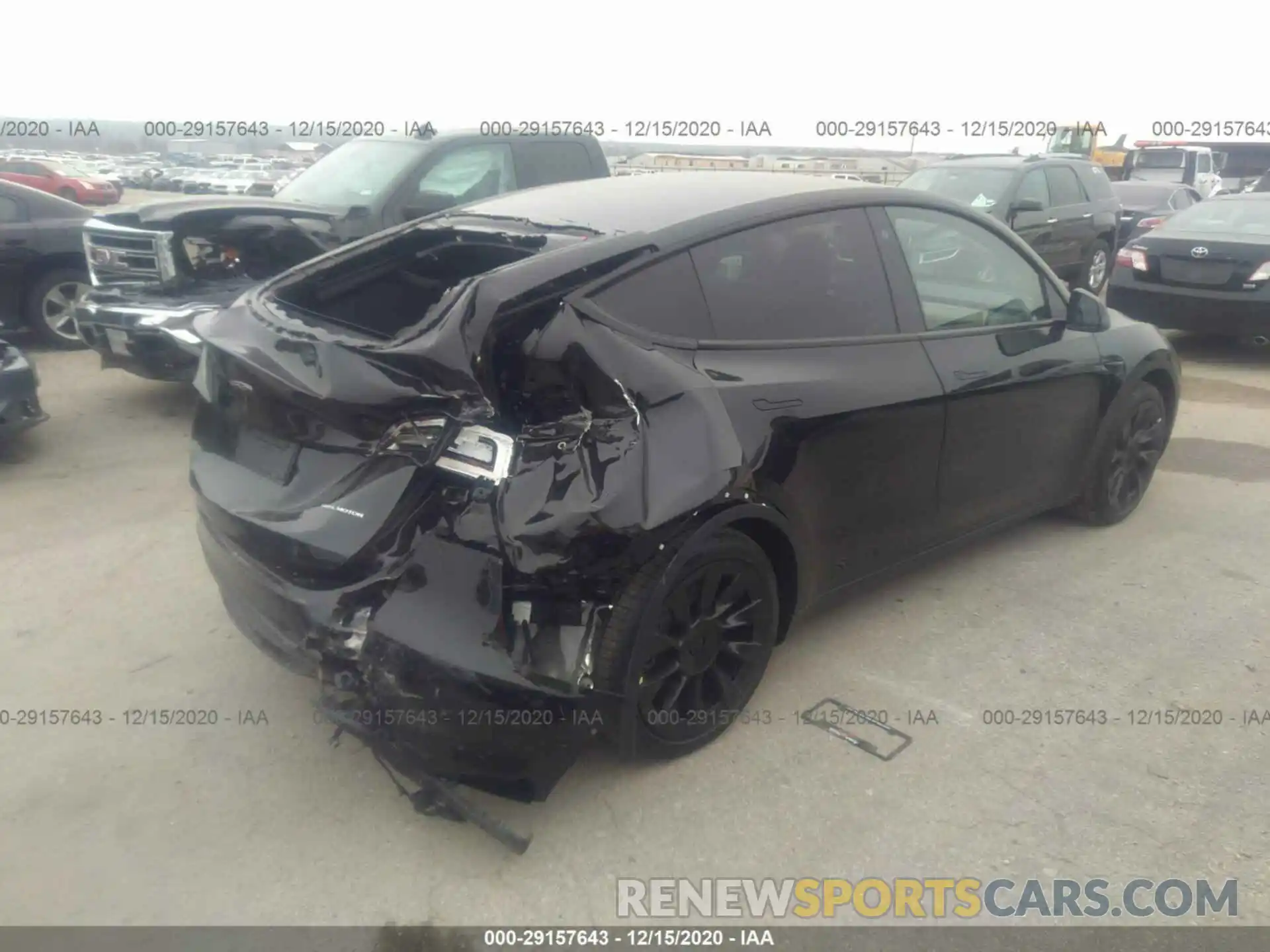 4 Photograph of a damaged car 5YJYGDEE6MF068028 TESLA Y 2021