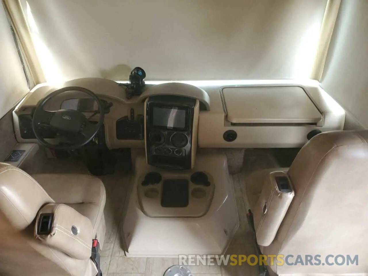 5 Photograph of a damaged car 1F66F5DY4J0A01419 THOR CHALLENGER 2018