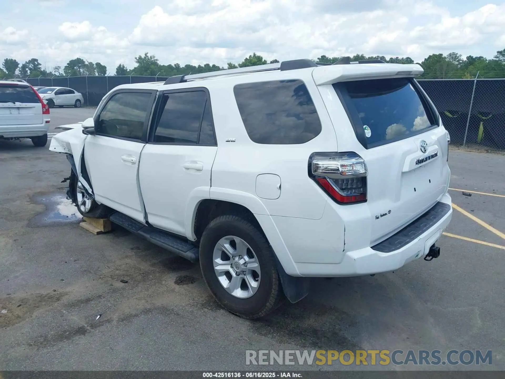 3 Photograph of a damaged car JTEBU6JR9K6712676 TOYOTA 4 RUNNER 2019