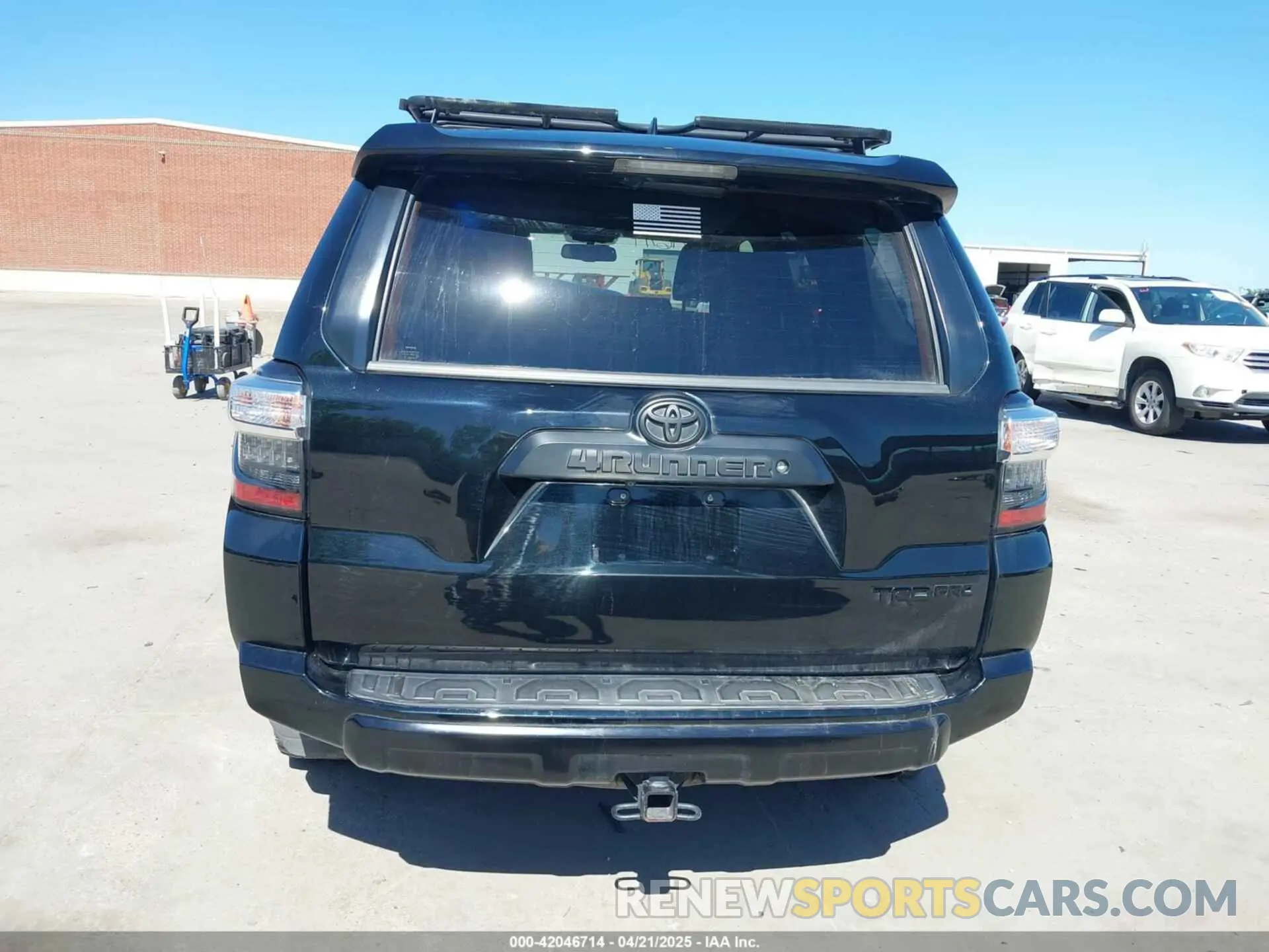 17 Photograph of a damaged car JTEBU5JR0K5606293 TOYOTA 4RUNNER 2019