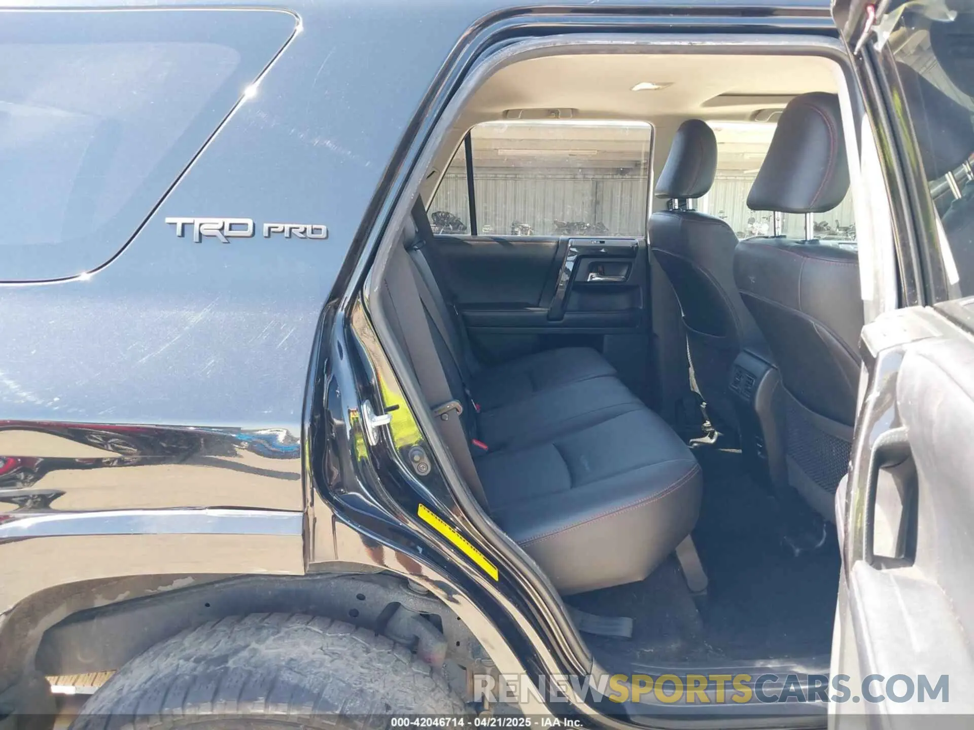 8 Photograph of a damaged car JTEBU5JR0K5606293 TOYOTA 4RUNNER 2019