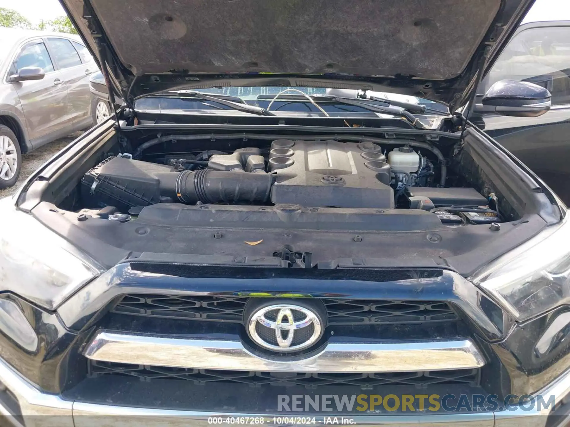 10 Photograph of a damaged car JTEBU5JR0K5623921 TOYOTA 4RUNNER 2019