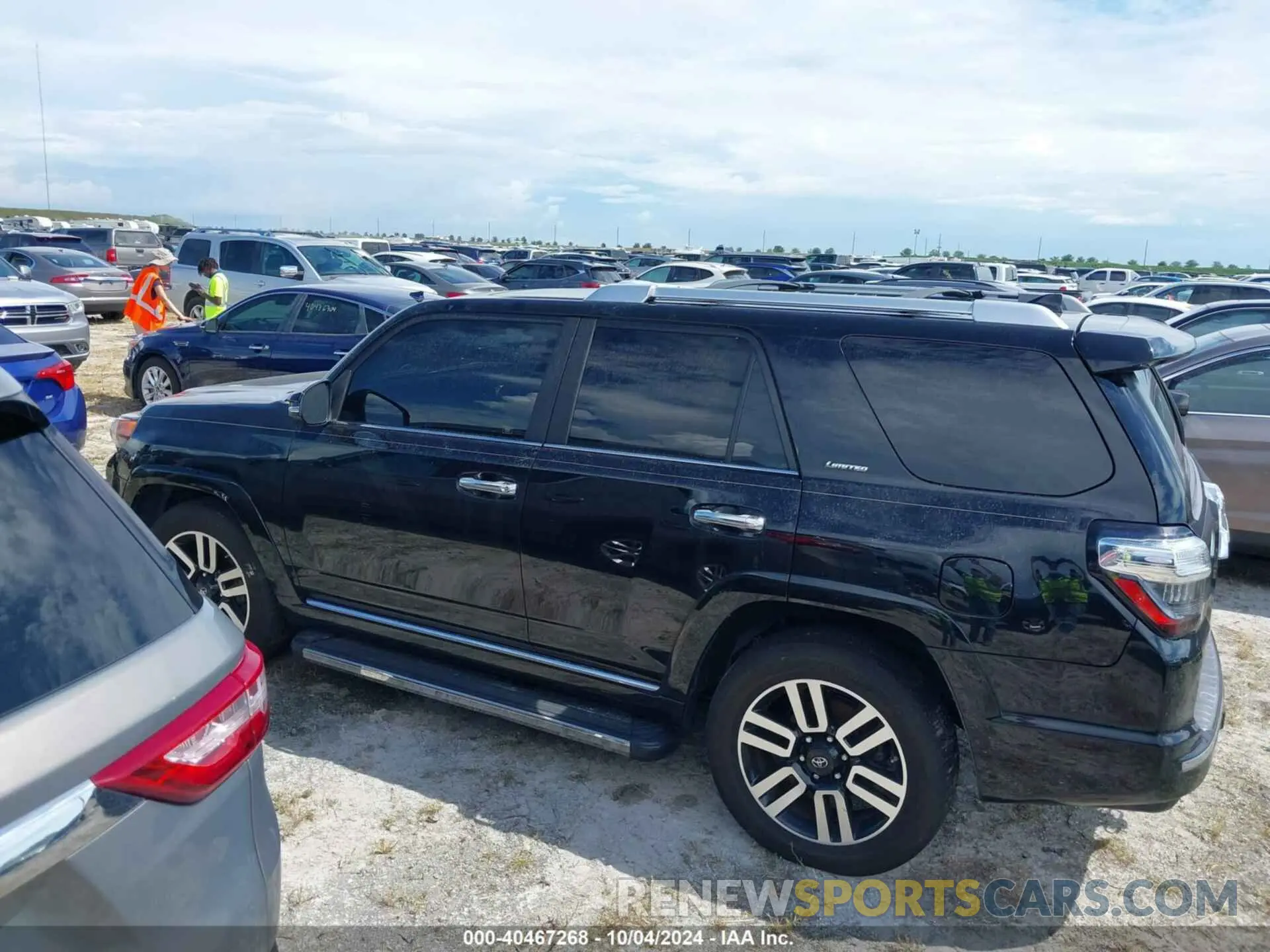 14 Photograph of a damaged car JTEBU5JR0K5623921 TOYOTA 4RUNNER 2019