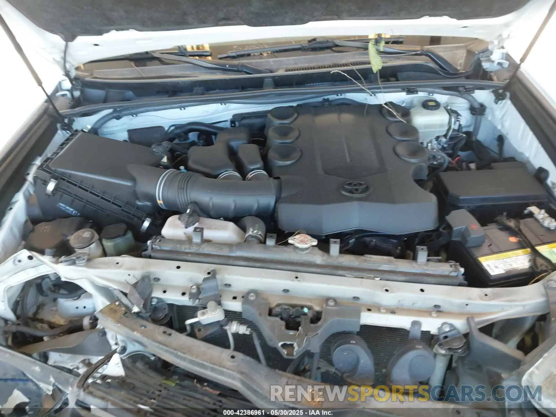 10 Photograph of a damaged car JTEBU5JR0K5630450 TOYOTA 4RUNNER 2019
