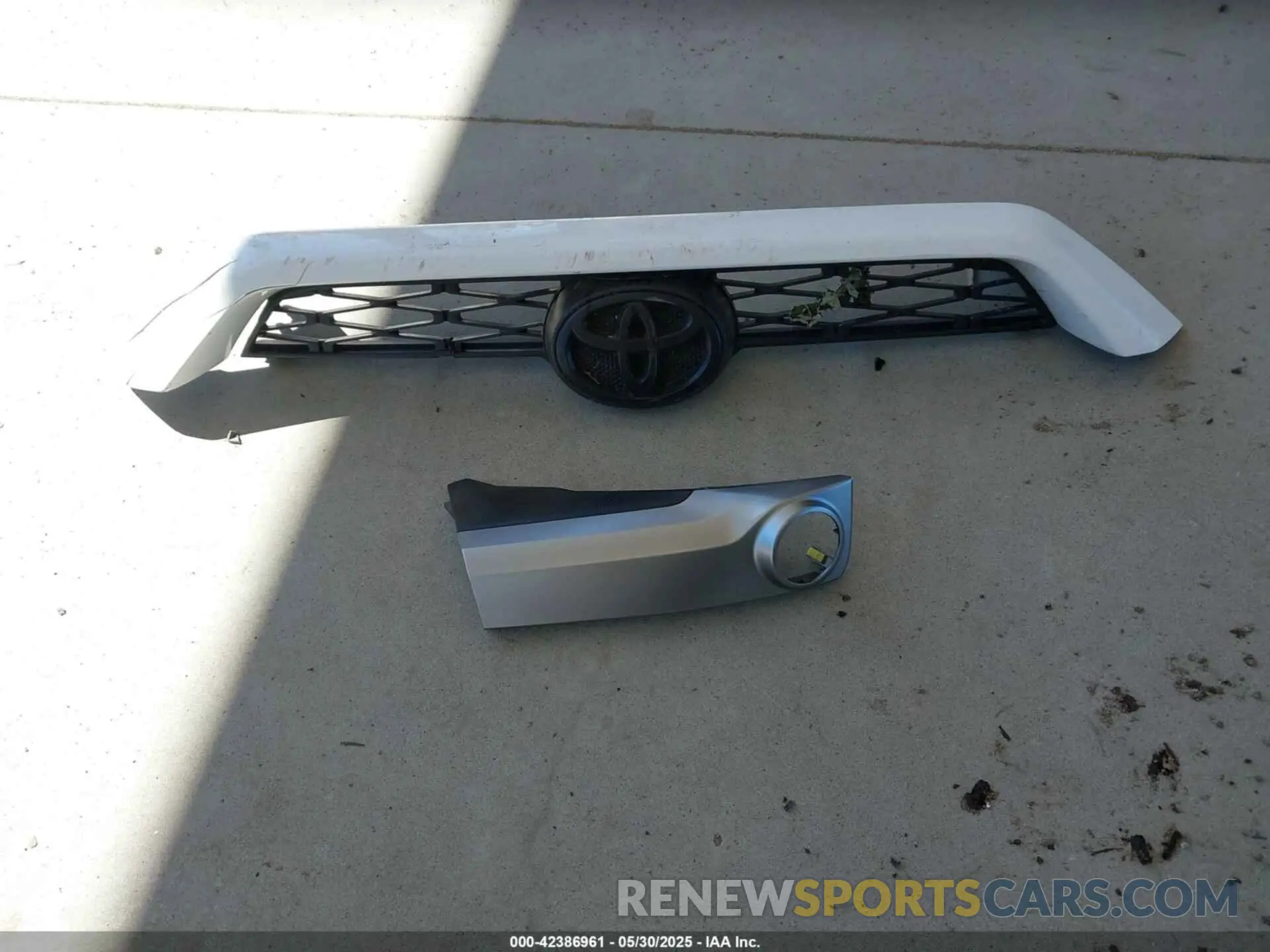 12 Photograph of a damaged car JTEBU5JR0K5630450 TOYOTA 4RUNNER 2019