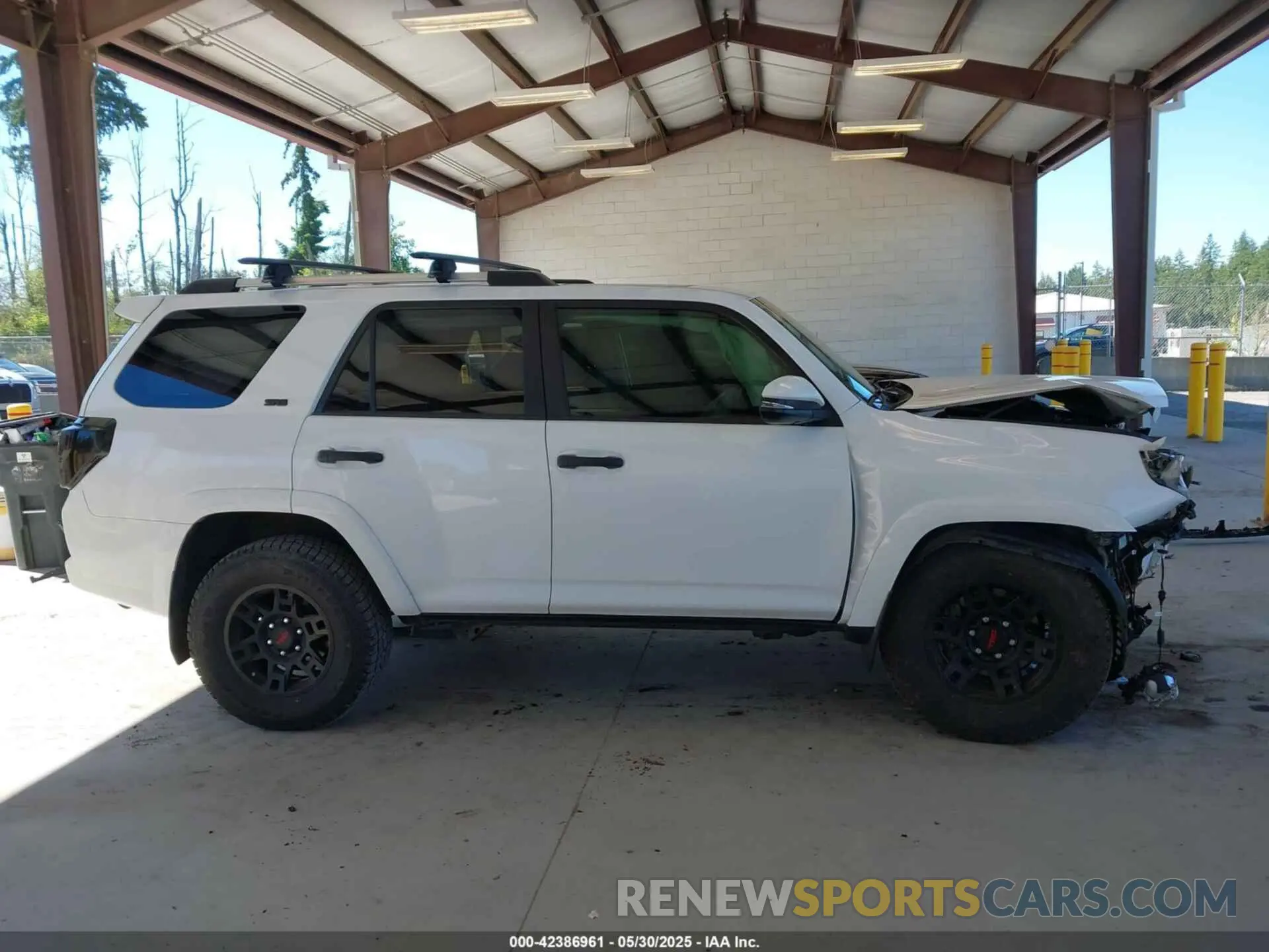 14 Photograph of a damaged car JTEBU5JR0K5630450 TOYOTA 4RUNNER 2019