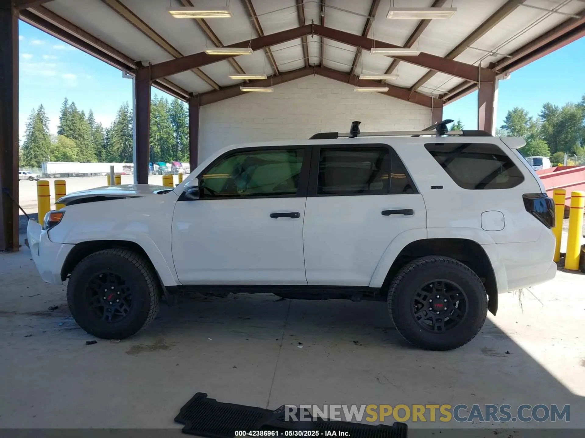 15 Photograph of a damaged car JTEBU5JR0K5630450 TOYOTA 4RUNNER 2019
