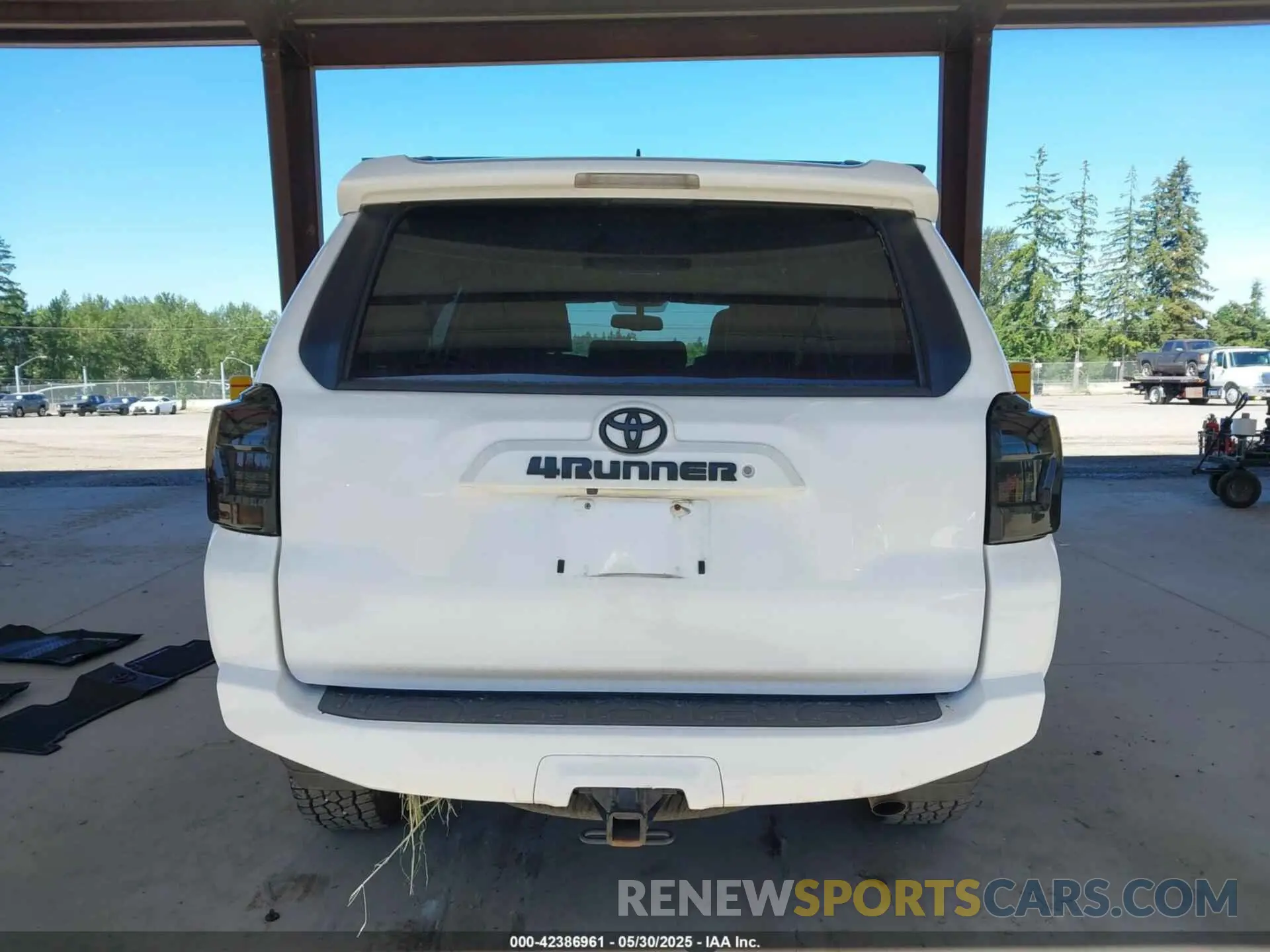 17 Photograph of a damaged car JTEBU5JR0K5630450 TOYOTA 4RUNNER 2019