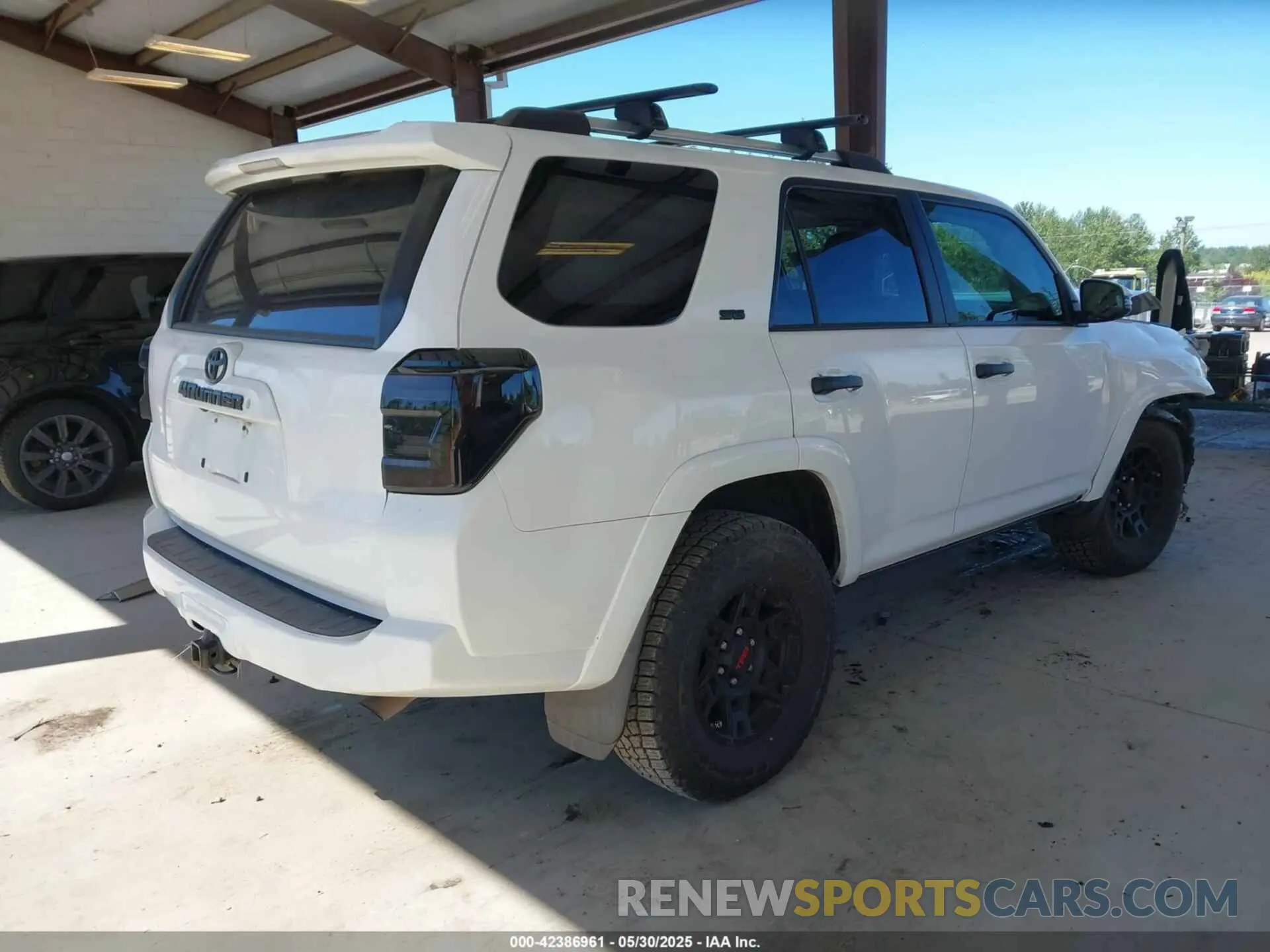 4 Photograph of a damaged car JTEBU5JR0K5630450 TOYOTA 4RUNNER 2019