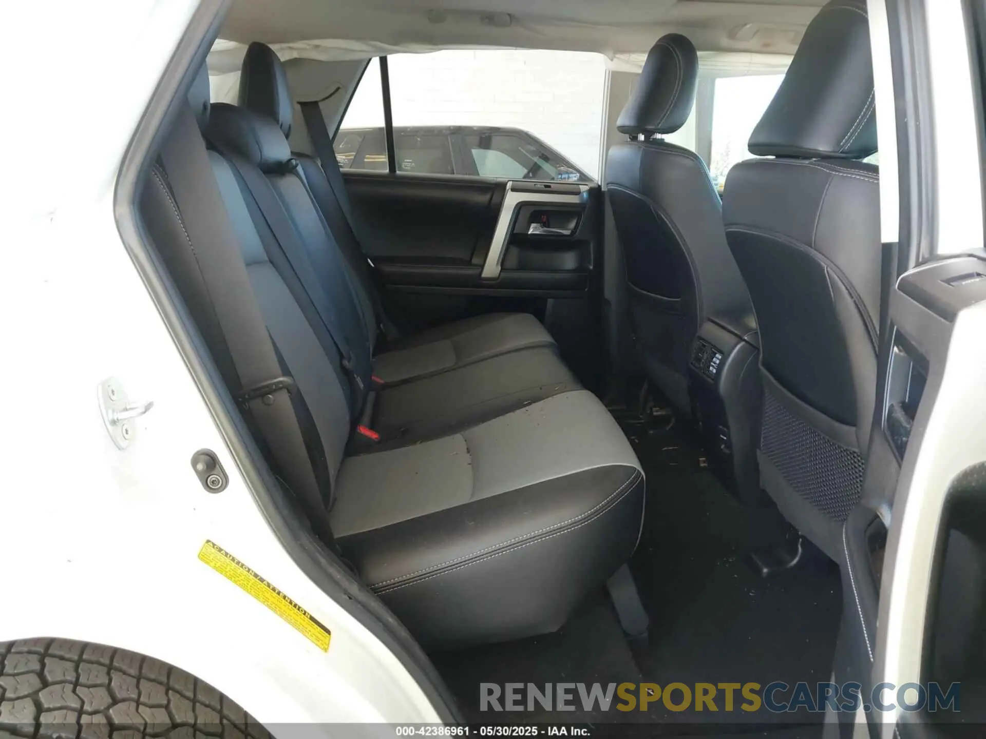 8 Photograph of a damaged car JTEBU5JR0K5630450 TOYOTA 4RUNNER 2019