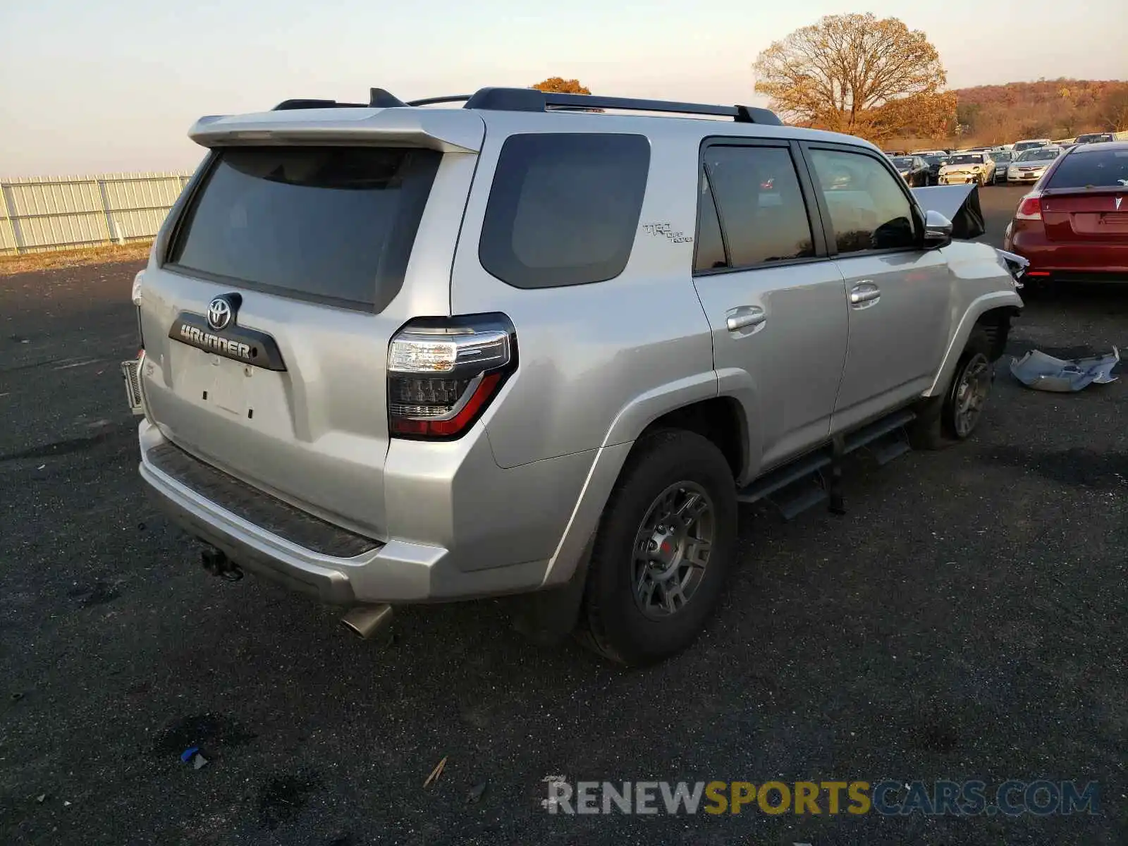 4 Photograph of a damaged car JTEBU5JR0K5637494 TOYOTA 4RUNNER 2019