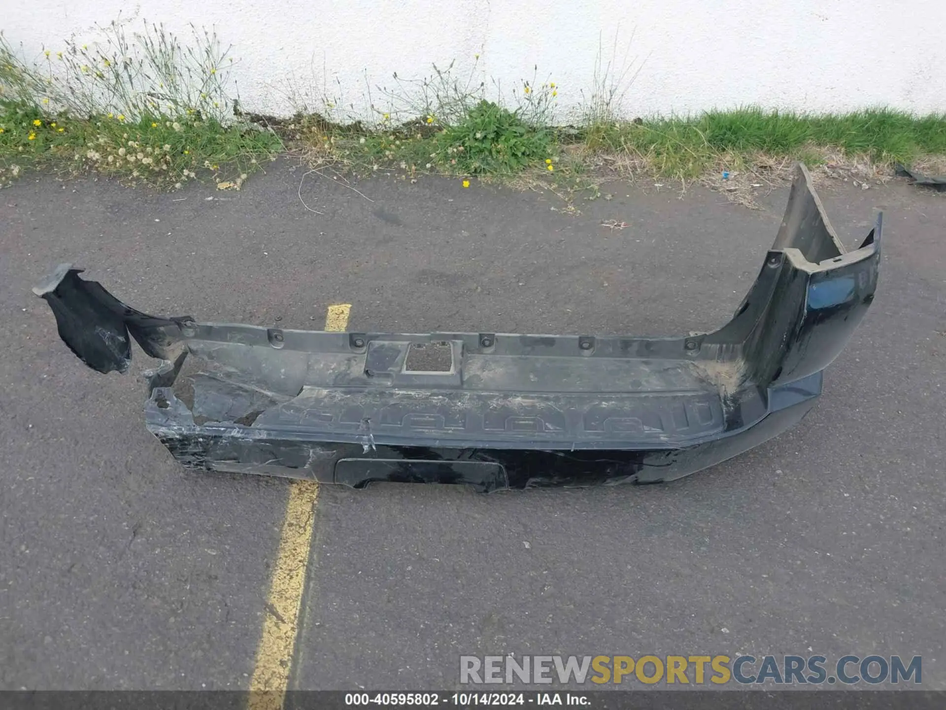 18 Photograph of a damaged car JTEBU5JR0K5647670 TOYOTA 4RUNNER 2019
