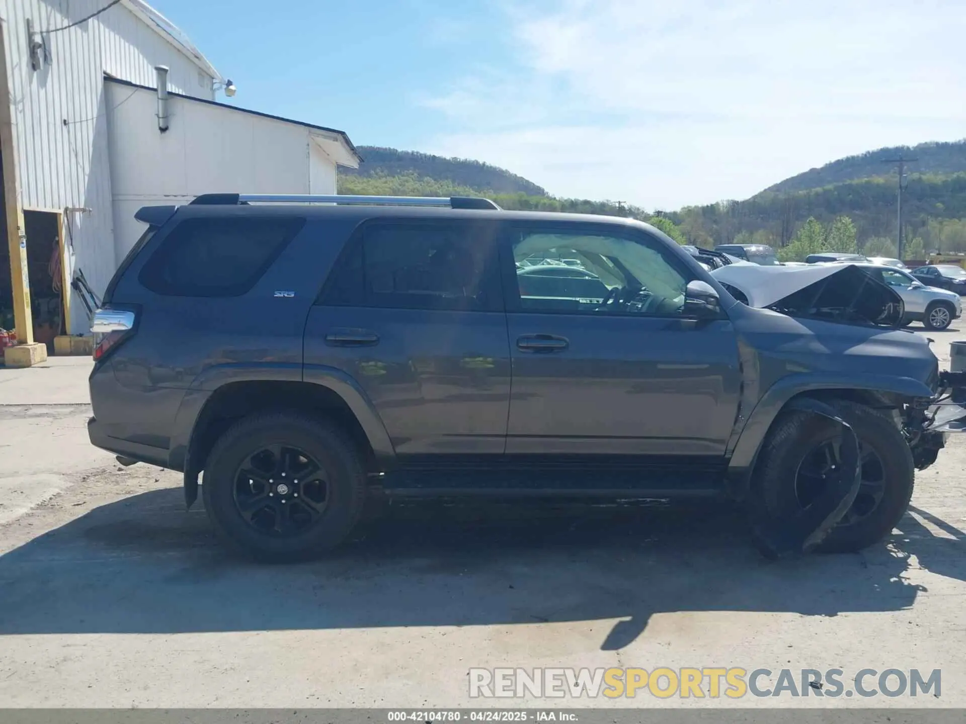 14 Photograph of a damaged car JTEBU5JR0K5664825 TOYOTA 4RUNNER 2019