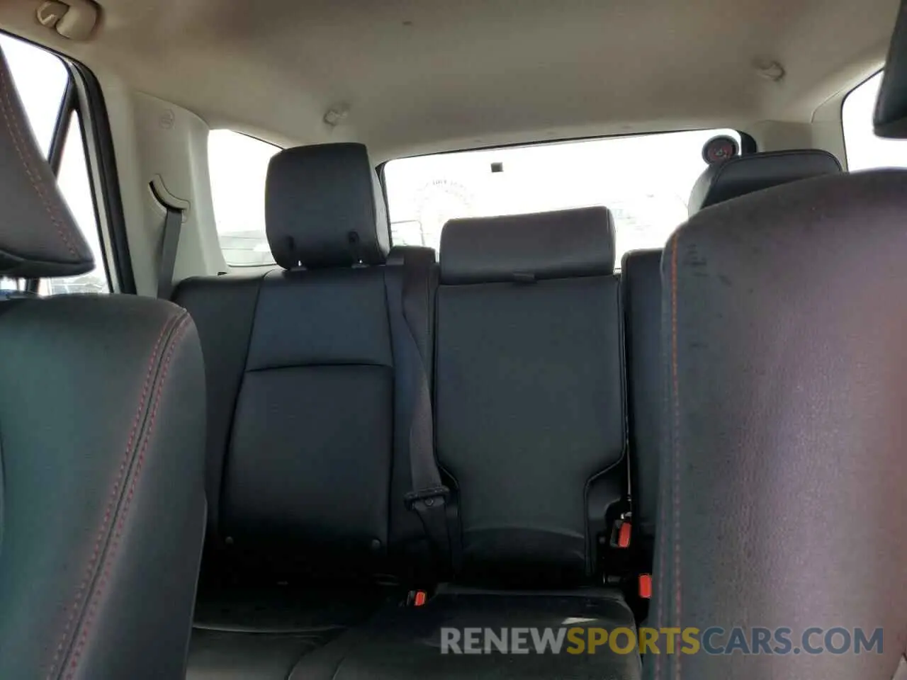 10 Photograph of a damaged car JTEBU5JR0K5688218 TOYOTA 4RUNNER 2019