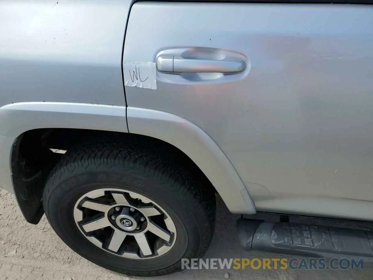 13 Photograph of a damaged car JTEBU5JR0K5688218 TOYOTA 4RUNNER 2019