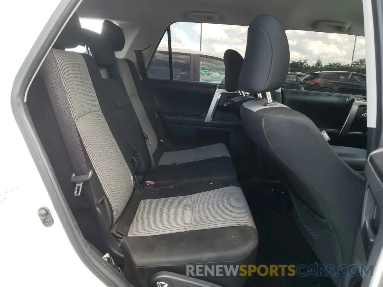 11 Photograph of a damaged car JTEBU5JR0K5694083 TOYOTA 4RUNNER 2019