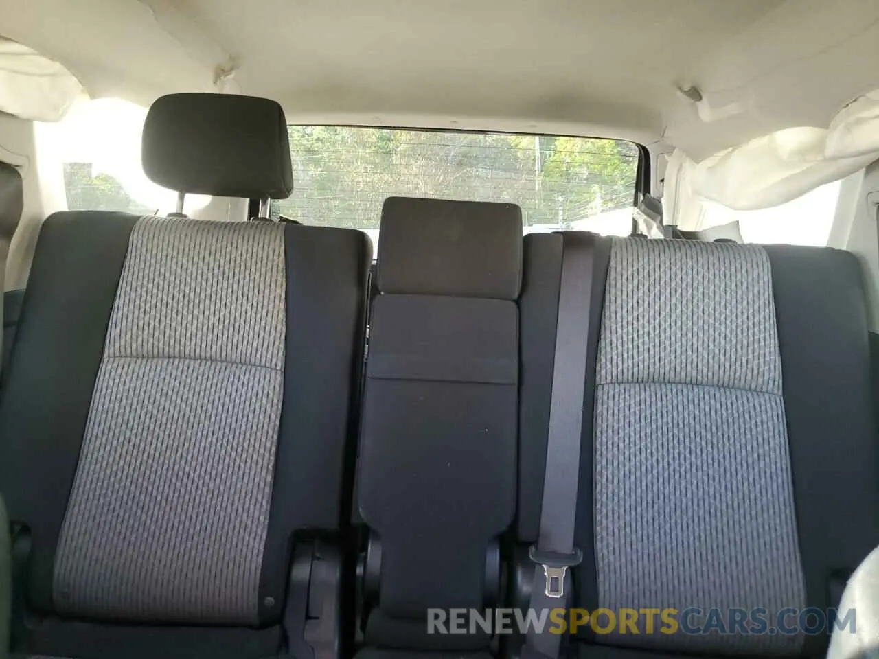 10 Photograph of a damaged car JTEBU5JR1K5615178 TOYOTA 4RUNNER 2019