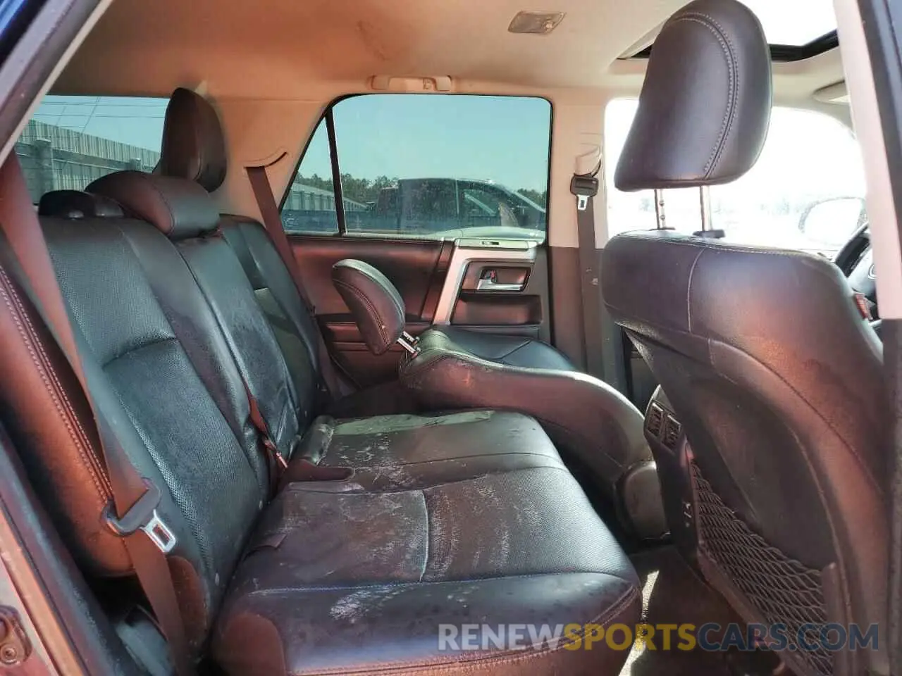 11 Photograph of a damaged car JTEBU5JR1K5637892 TOYOTA 4RUNNER 2019