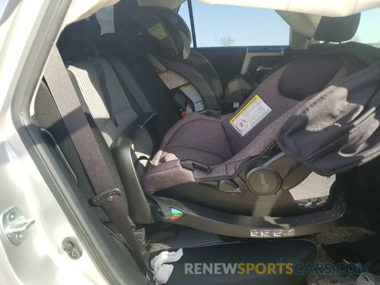 11 Photograph of a damaged car JTEBU5JR1K5640677 TOYOTA 4RUNNER 2019