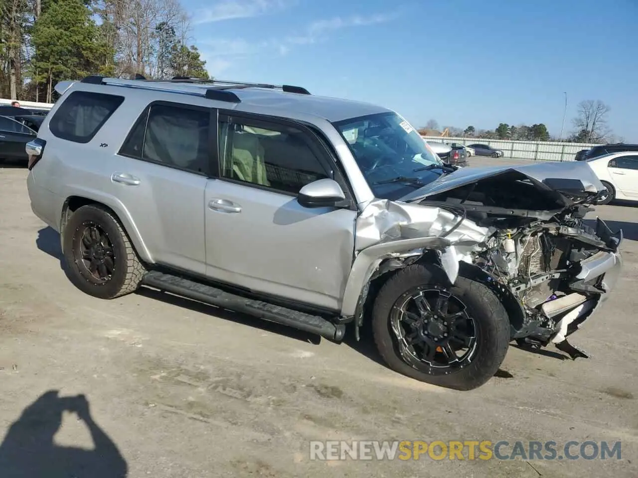 4 Photograph of a damaged car JTEBU5JR1K5640677 TOYOTA 4RUNNER 2019