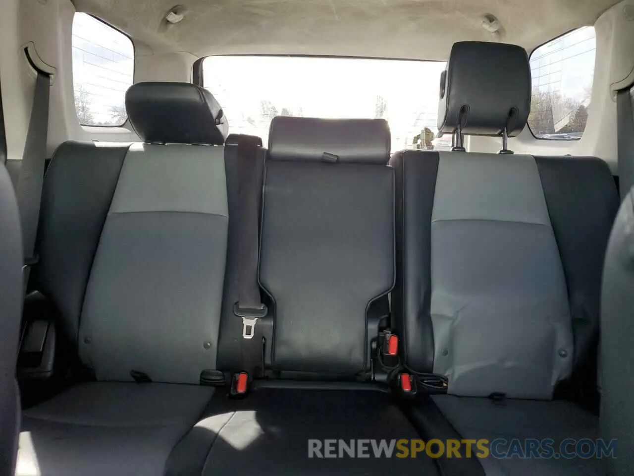 10 Photograph of a damaged car JTEBU5JR1K5662971 TOYOTA 4RUNNER 2019