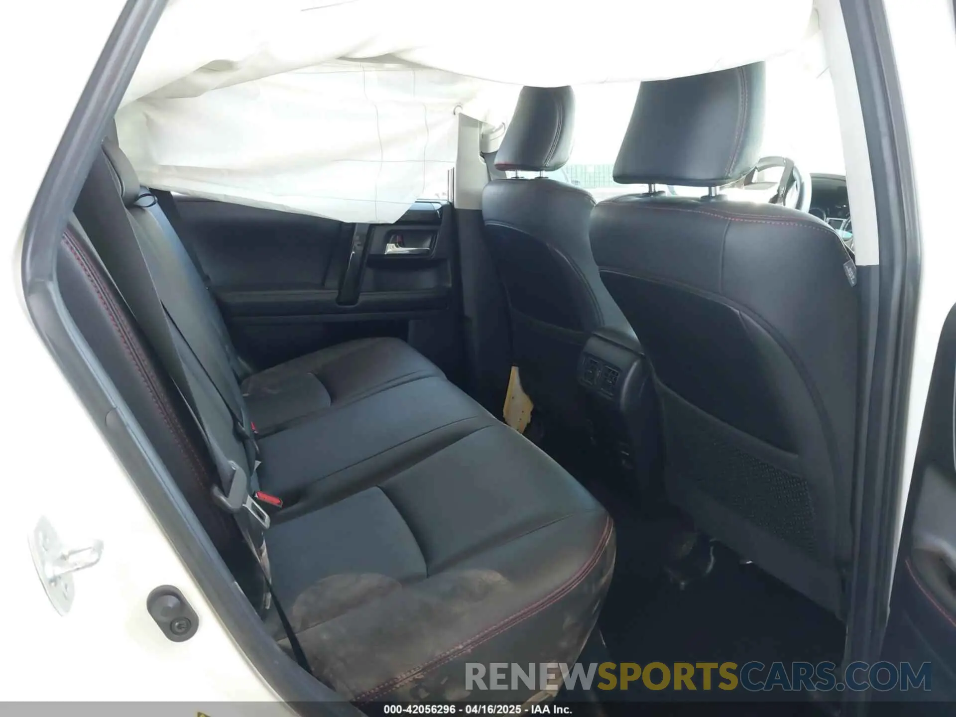8 Photograph of a damaged car JTEBU5JR1K5668009 TOYOTA 4RUNNER 2019