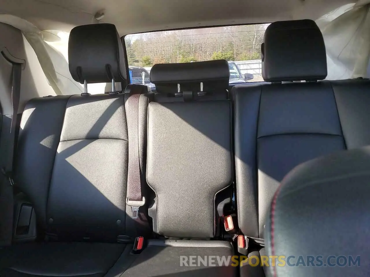 10 Photograph of a damaged car JTEBU5JR1K5675350 TOYOTA 4RUNNER 2019