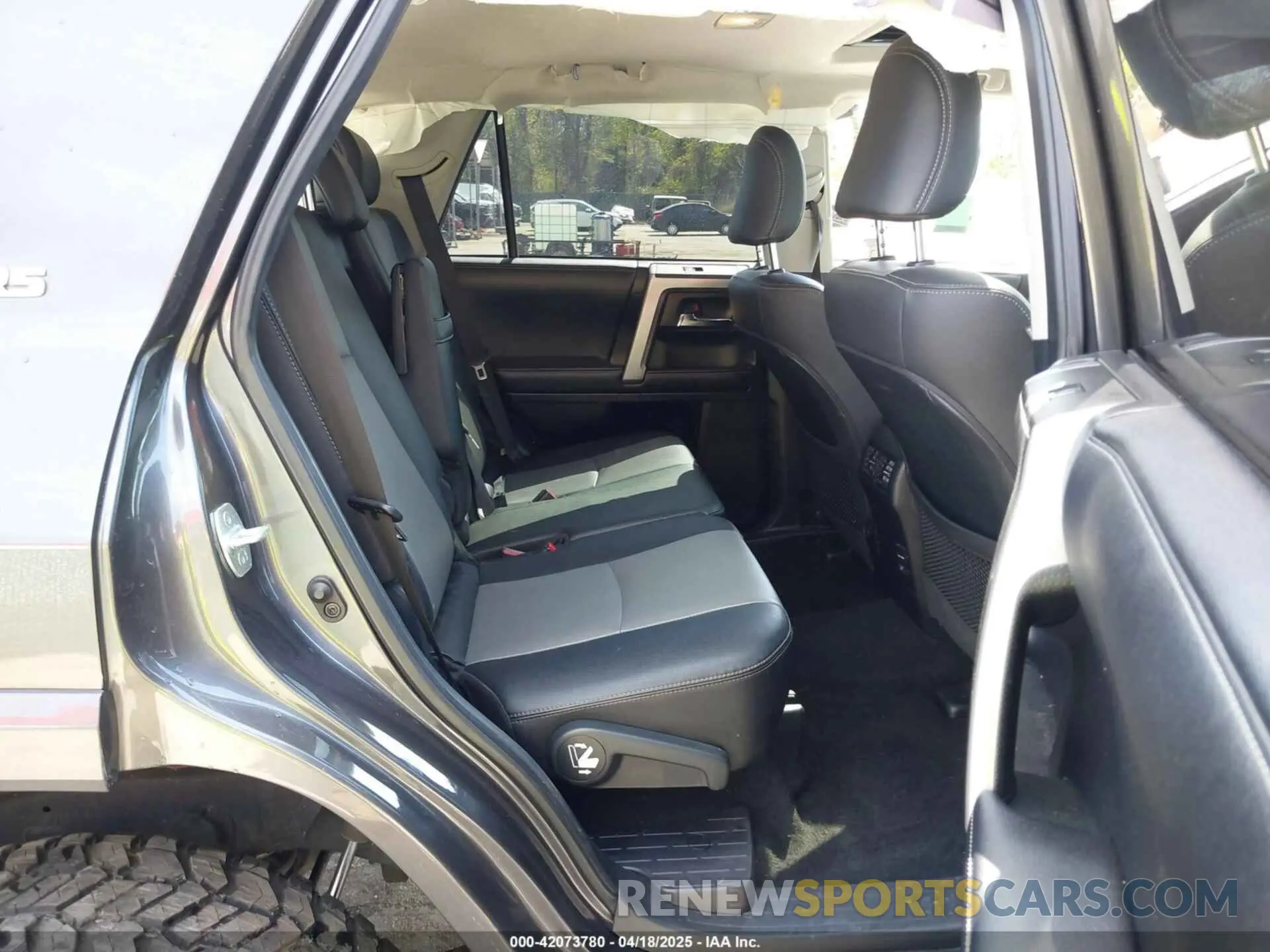 8 Photograph of a damaged car JTEBU5JR1K5676725 TOYOTA 4RUNNER 2019