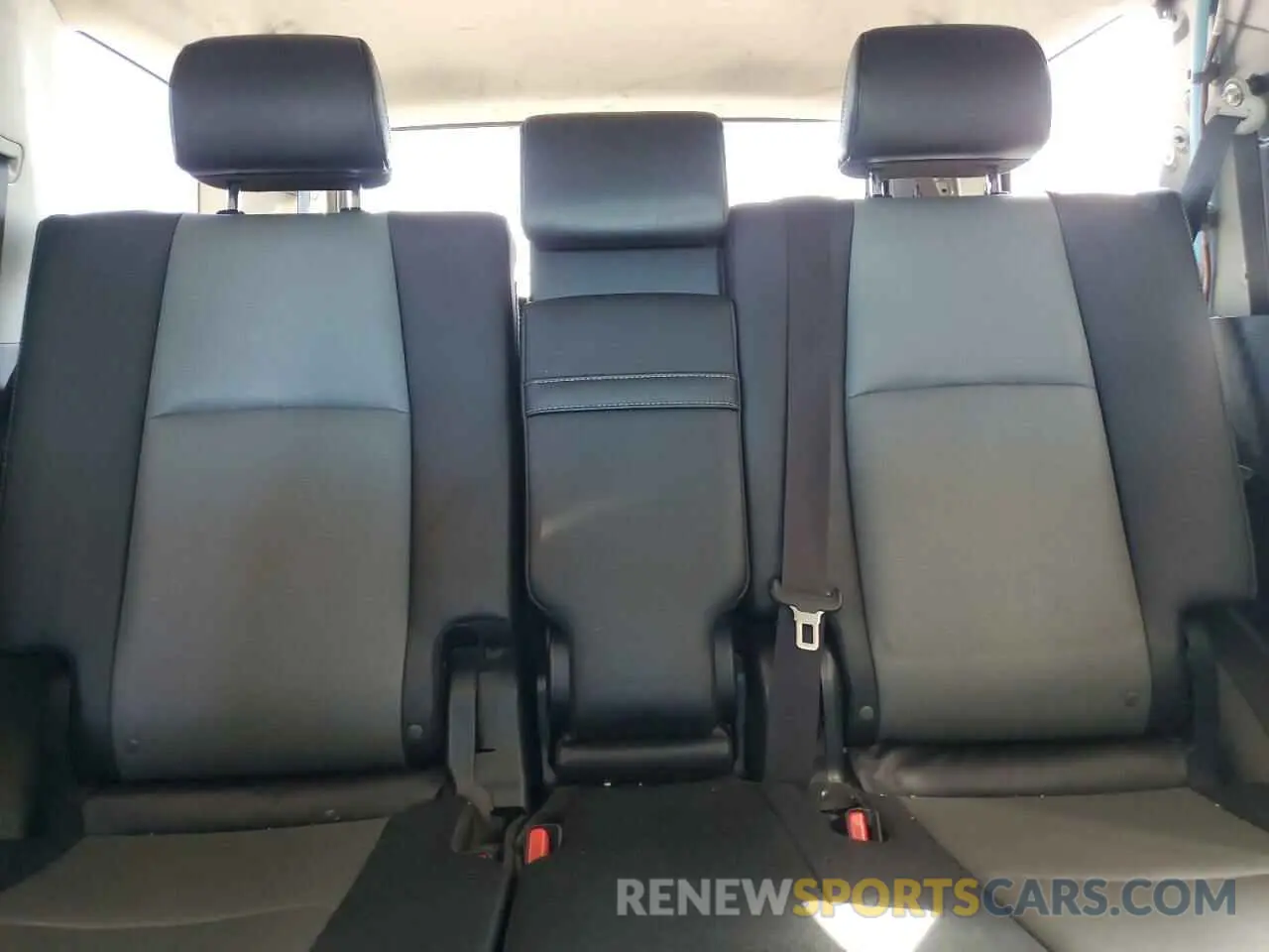 10 Photograph of a damaged car JTEBU5JR1K5690012 TOYOTA 4RUNNER 2019