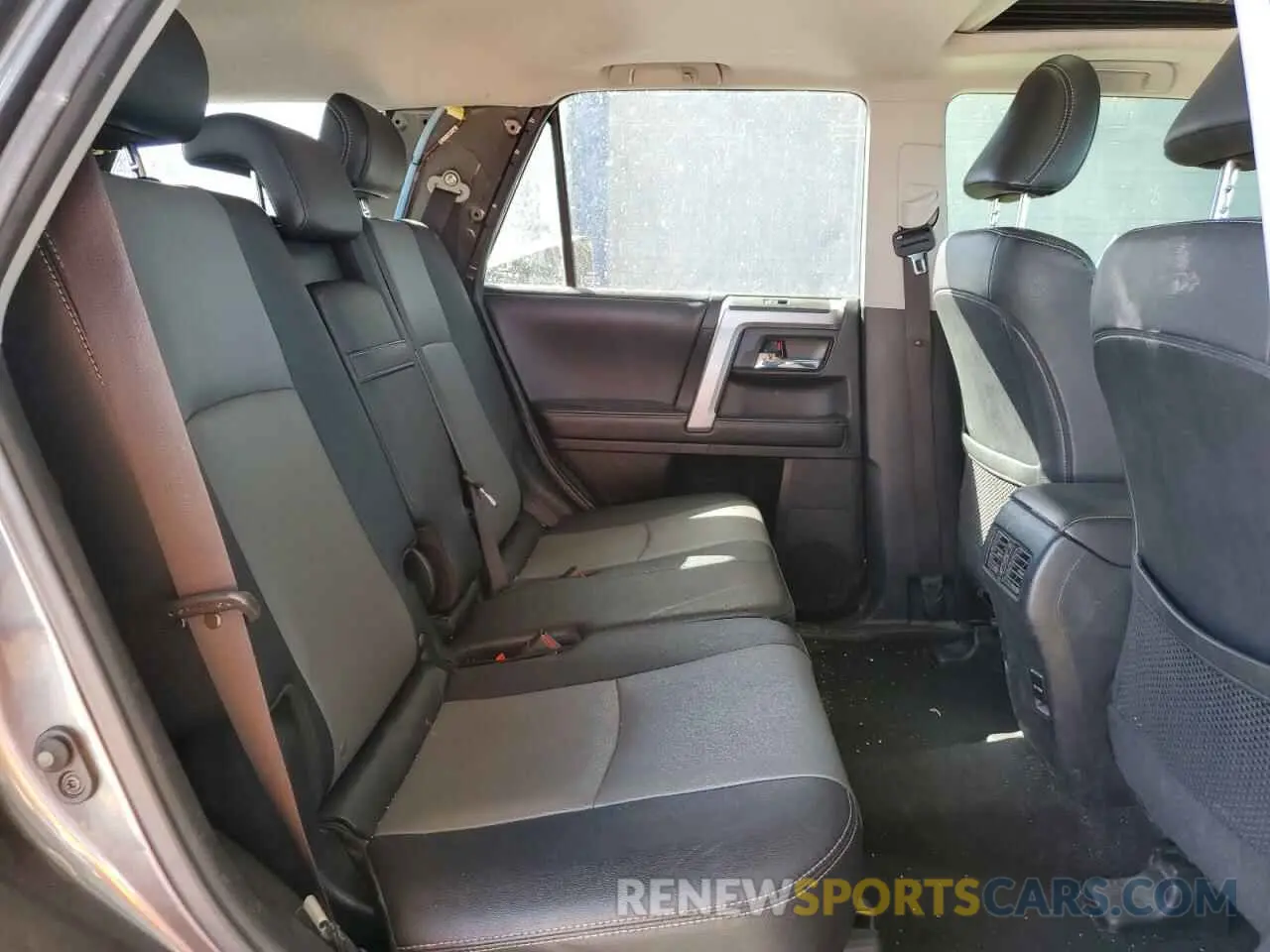 11 Photograph of a damaged car JTEBU5JR1K5690012 TOYOTA 4RUNNER 2019
