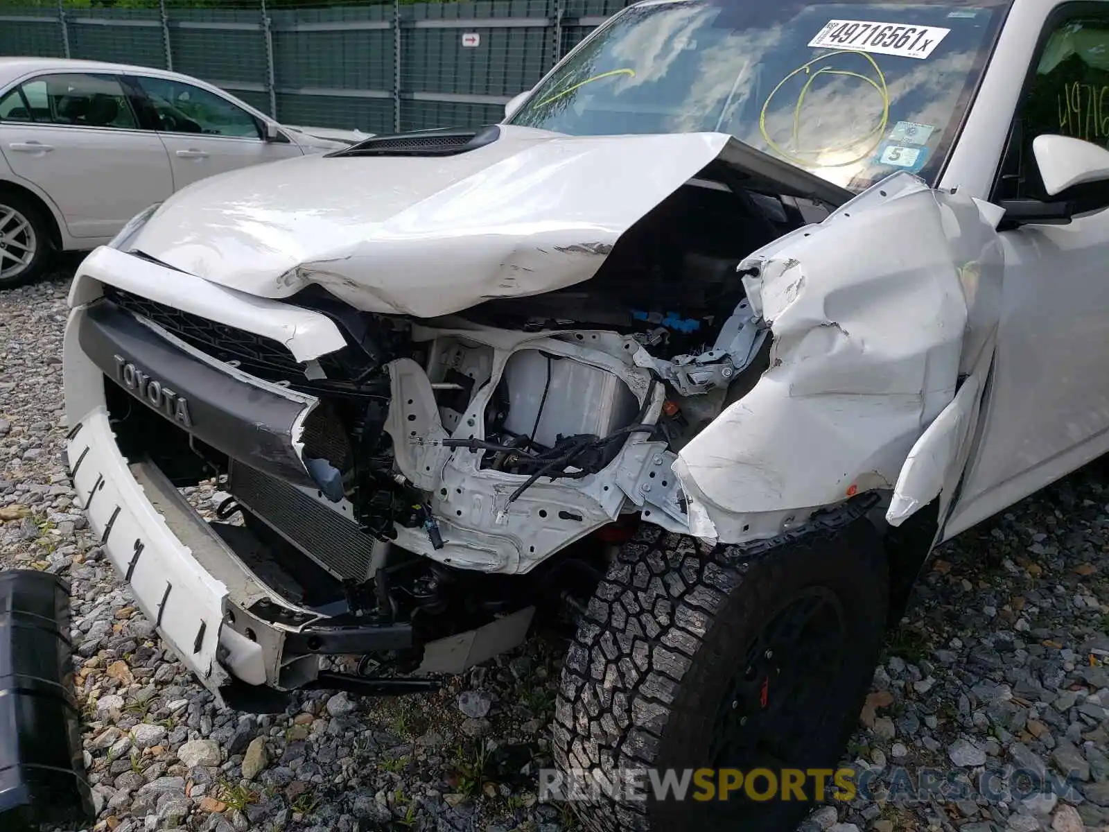 9 Photograph of a damaged car JTEBU5JR1K5696781 TOYOTA 4RUNNER 2019