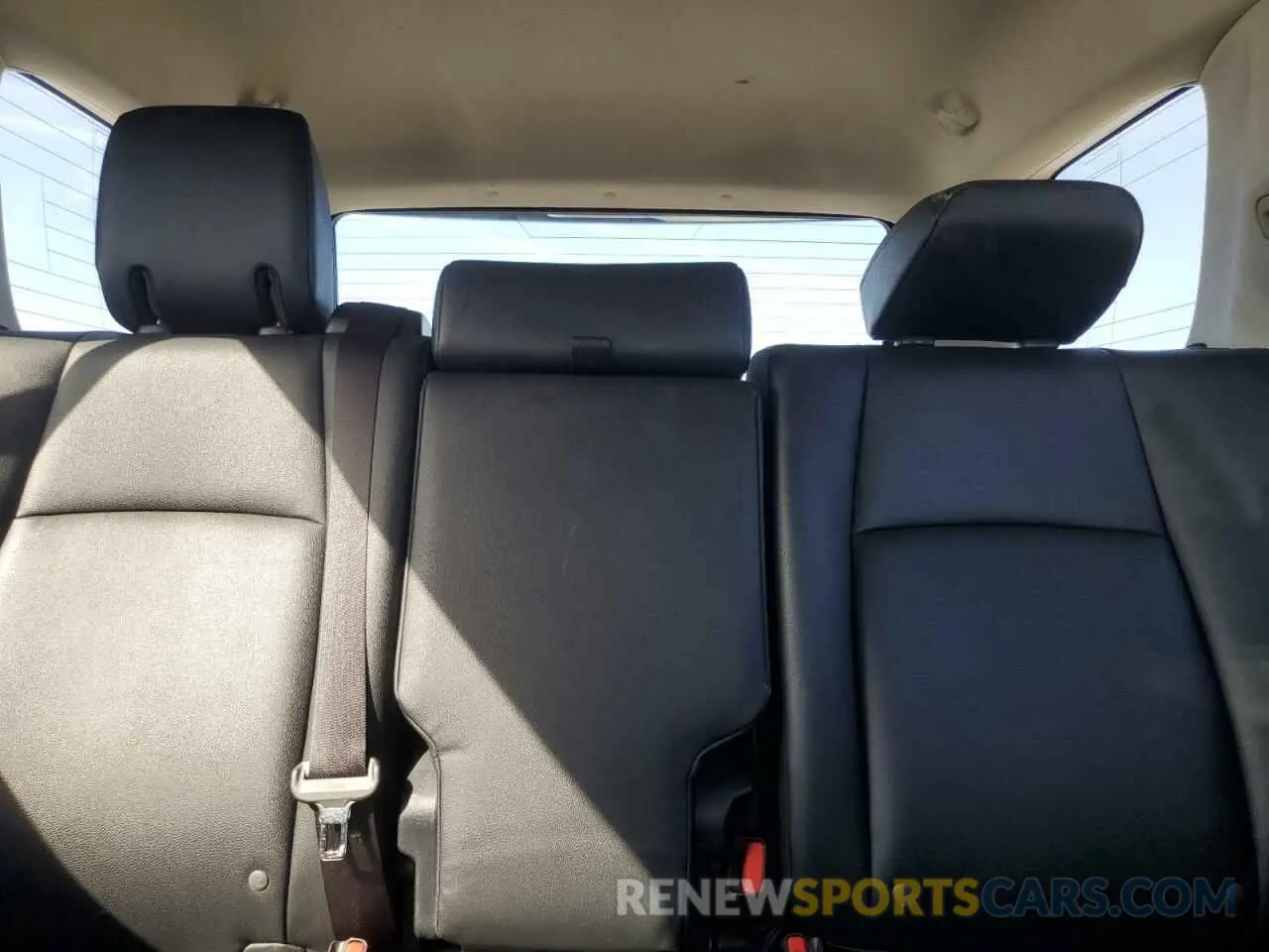 10 Photograph of a damaged car JTEBU5JR1K5703227 TOYOTA 4RUNNER 2019