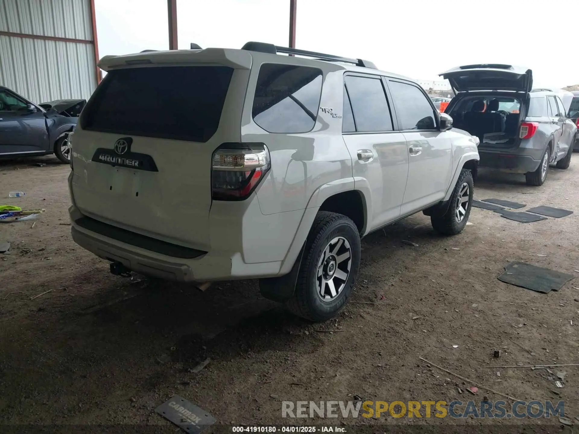 4 Photograph of a damaged car JTEBU5JR1K5712476 TOYOTA 4RUNNER 2019