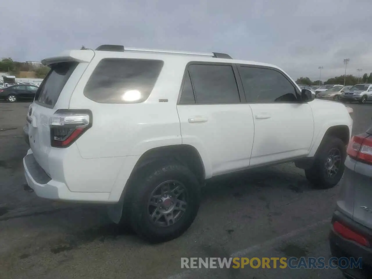 3 Photograph of a damaged car JTEBU5JR1K5720223 TOYOTA 4RUNNER 2019